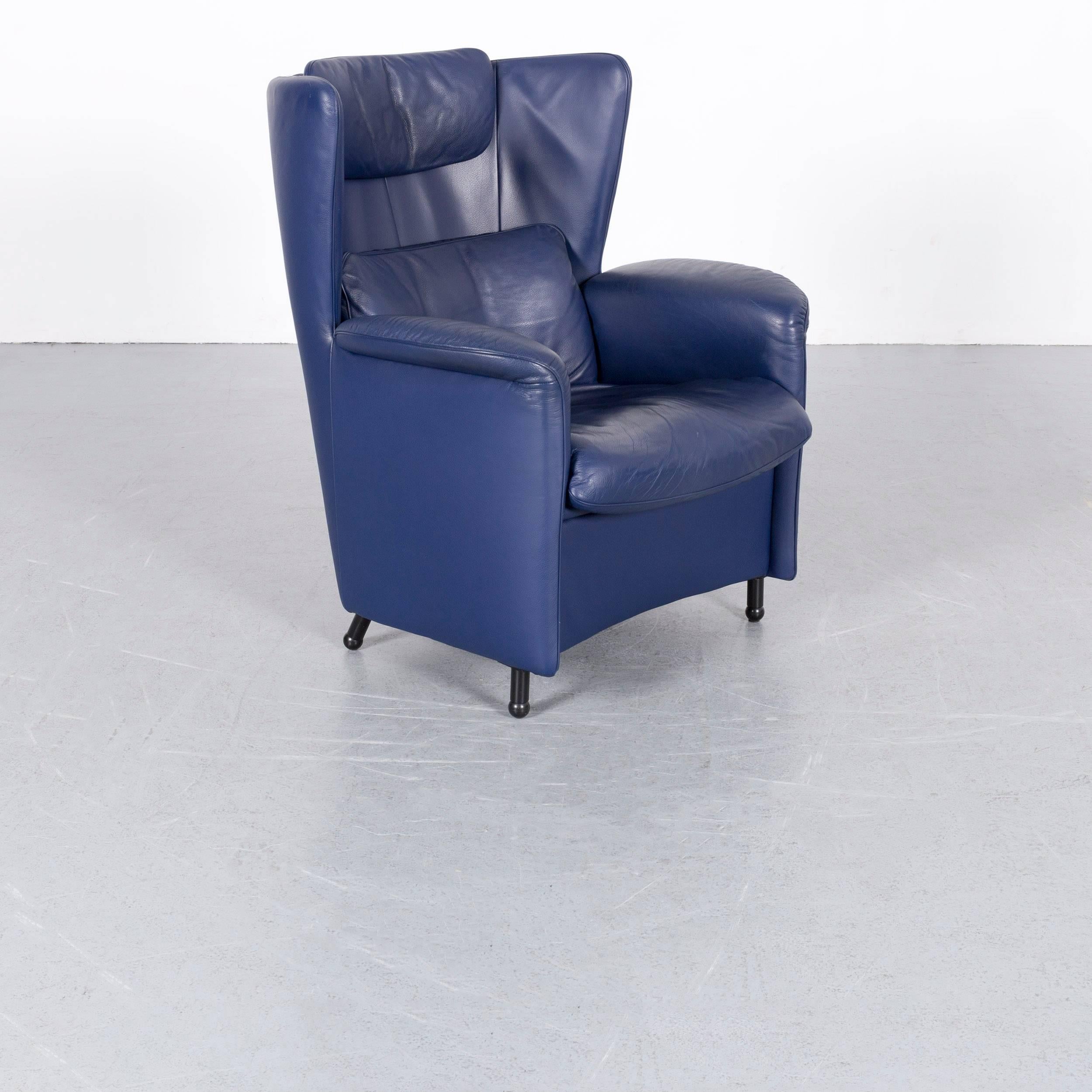 We bring to you an De Sede DS 23 leather armchair set blue one-seat with foot-stool.
















 