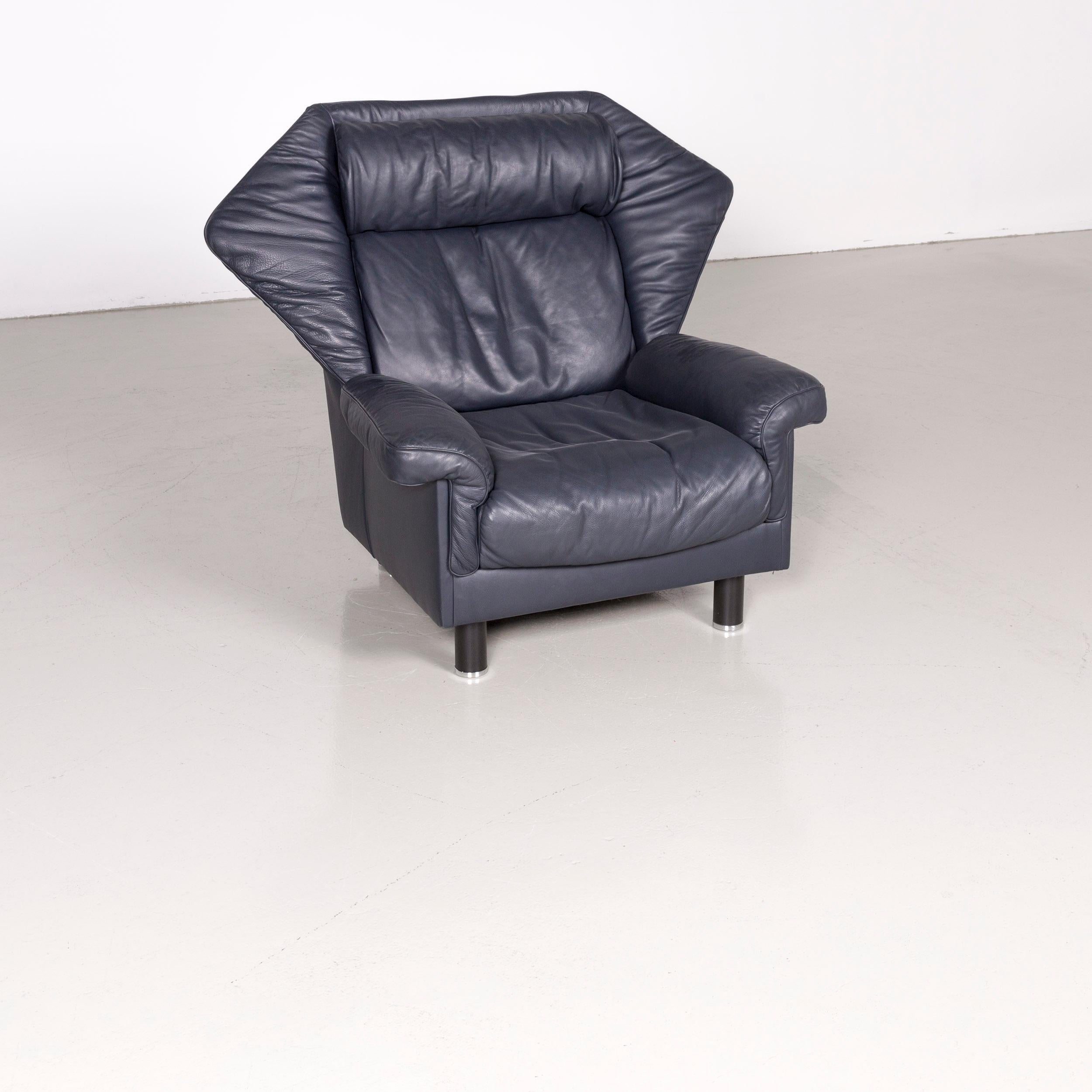 We bring to you a De Sede DS 24 designer leather armchair blue genuine leather chair.

Product measurements in centimeters:

Depth 80
Width 85
Height 100
Seat-height 45
Rest-height 55
Seat-depth 55
Seat-width 45
Back-height 70.

 