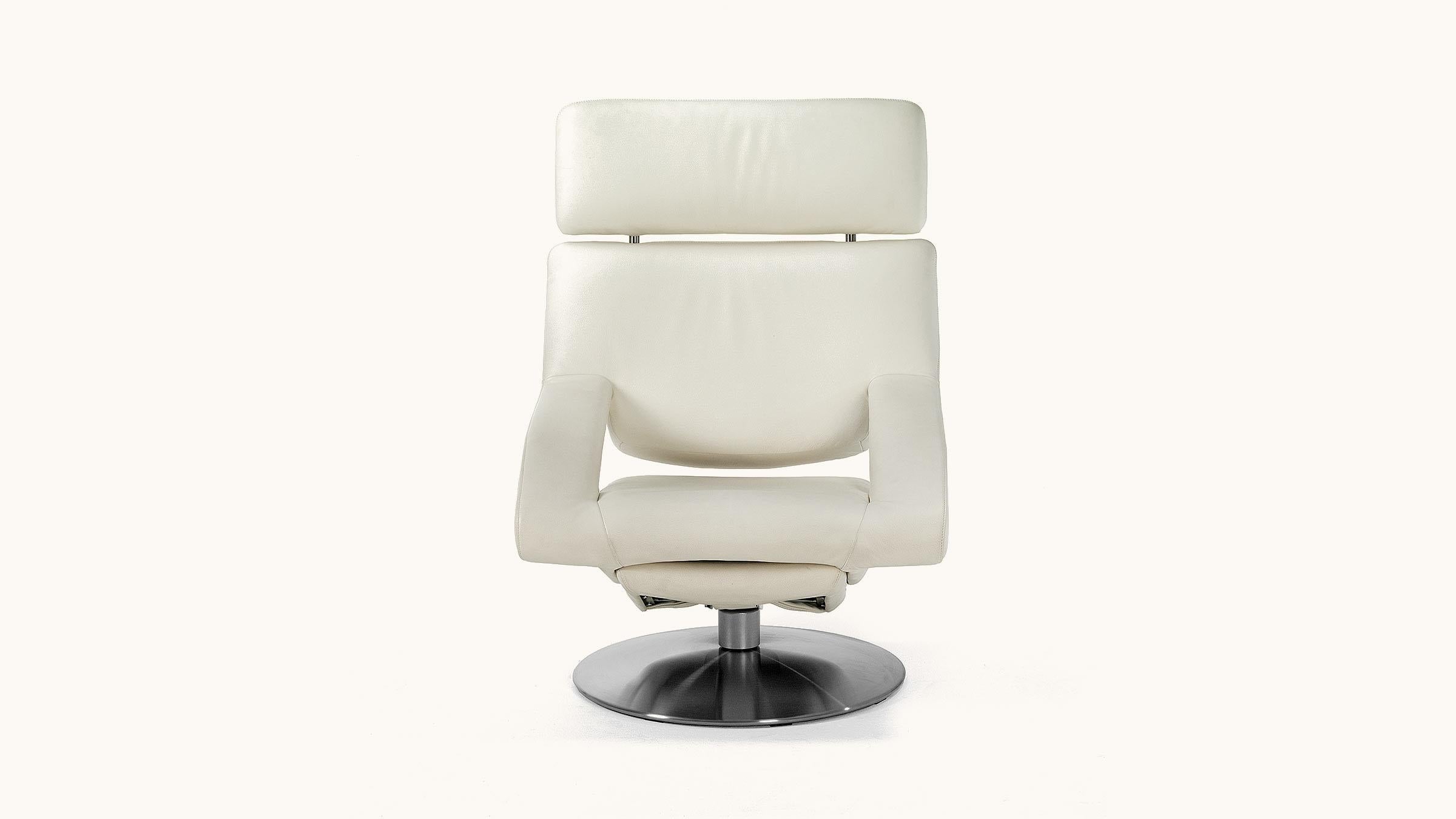 La chaise est l'objet d'ameublement moderne qui a le plus occupé les designers. Aucun autre meuble n'a fait l'objet d'autant de tests, d'études et d'examens minutieux quant à sa composition, son confort et sa fonction - cœur et poumons - que la
