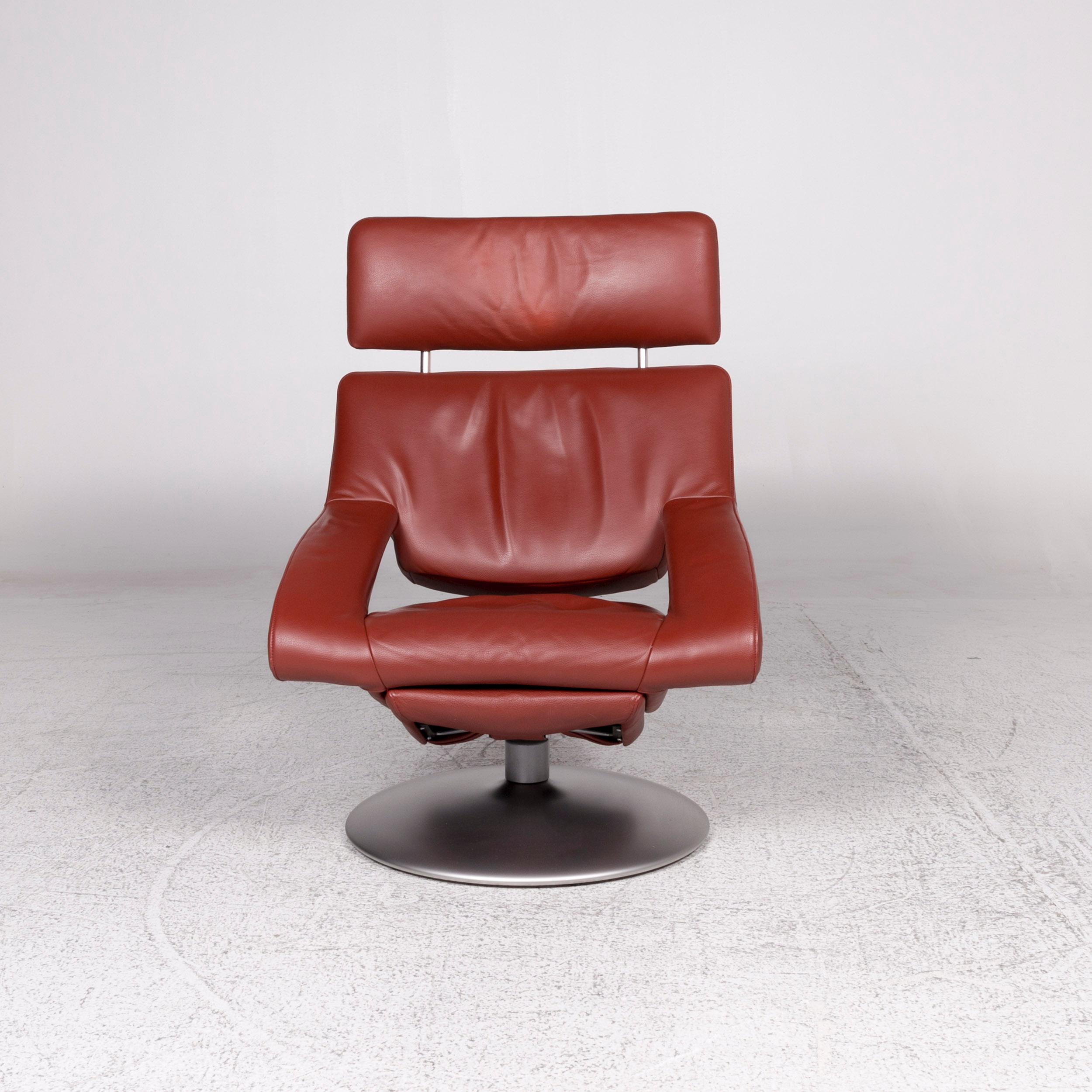 We bring to you a De Sede ds 255 leather armchair red incl. function.
 
Product measurements in centimetres:
 
Depth 90
Width 79
Height 112
Seat-height 45
Rest-height 55
Seat-depth 58
Seat-width 51
Back-height 71.

 