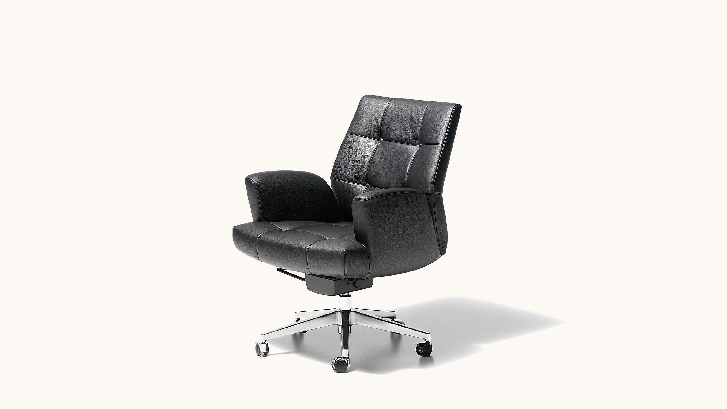 De Sede DS-257/01 Executive Armchair in Black Upholstery by De Sede Design Team In New Condition For Sale In Brooklyn, NY