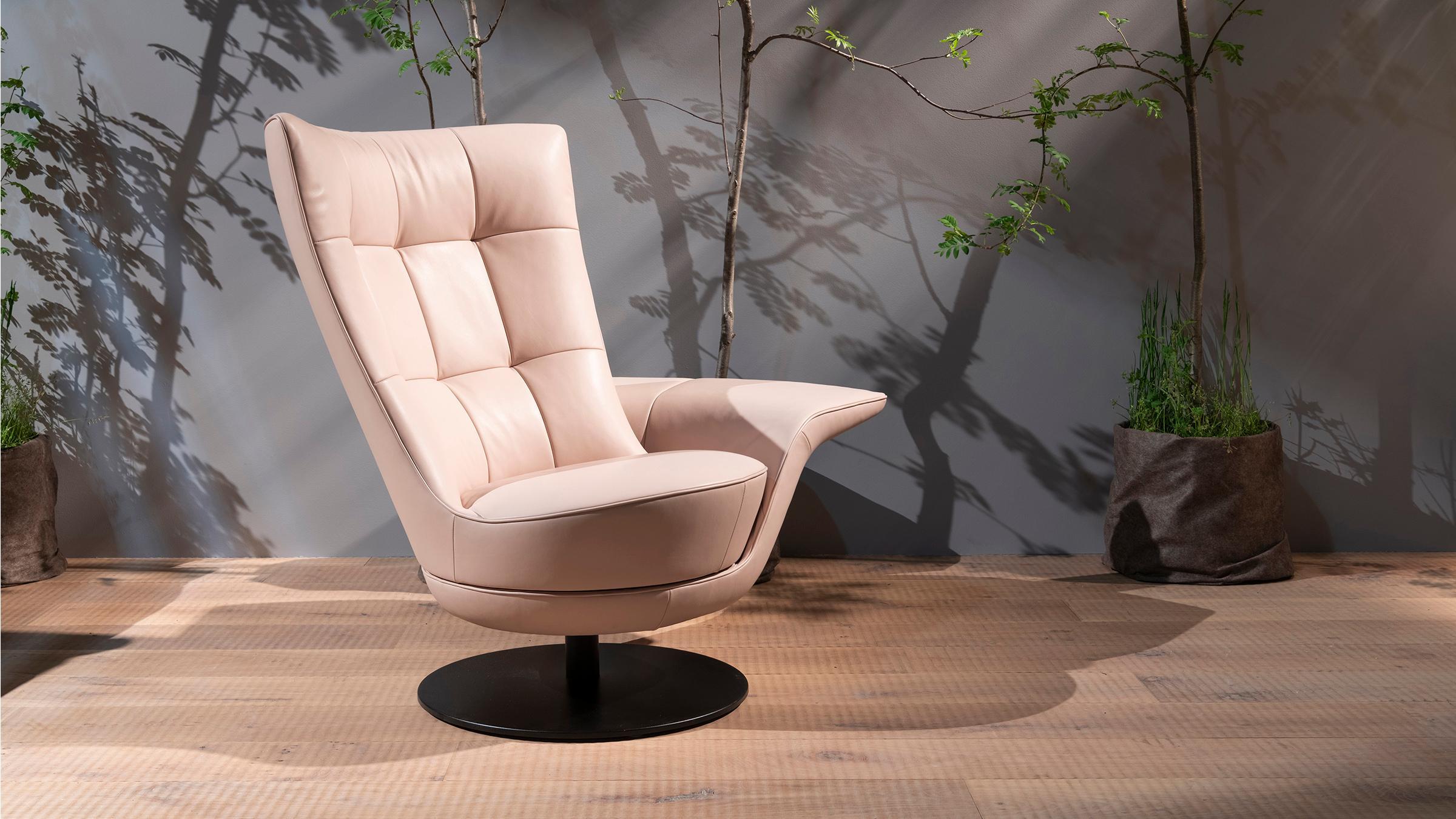 Contemporary De Sede DS-262/11 Armchair in Black Upholstery & Swivel Base by Stefan Heiliger For Sale