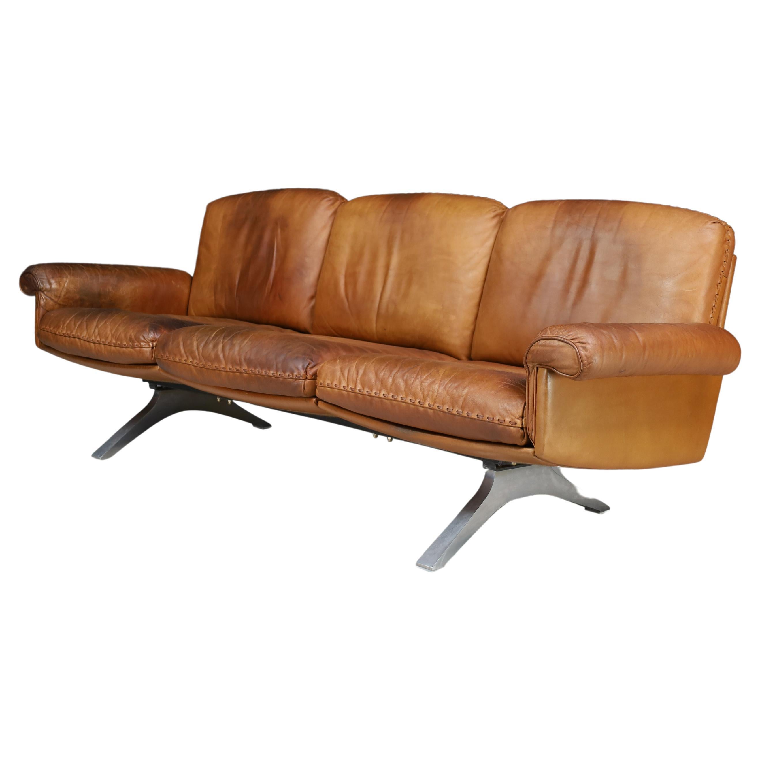 De Sede "DS-31" 3-Sitzer-Sofa aus patiniertem cognacfarbenem Leder,  Schweiz 1970er Jahre im Angebot