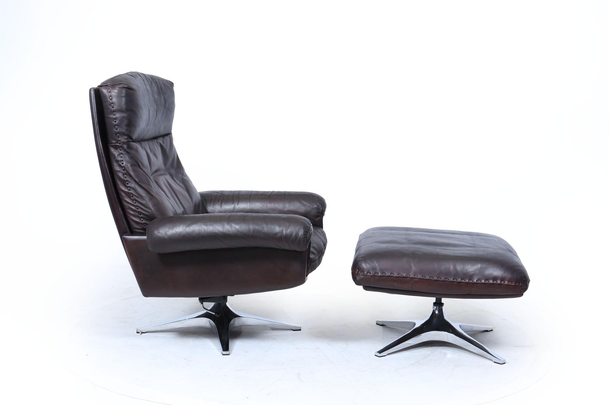 De Sede DS-31 Armchair and Footstool in Leather, Switzerland, c.1970s Moderno de mediados de siglo en venta