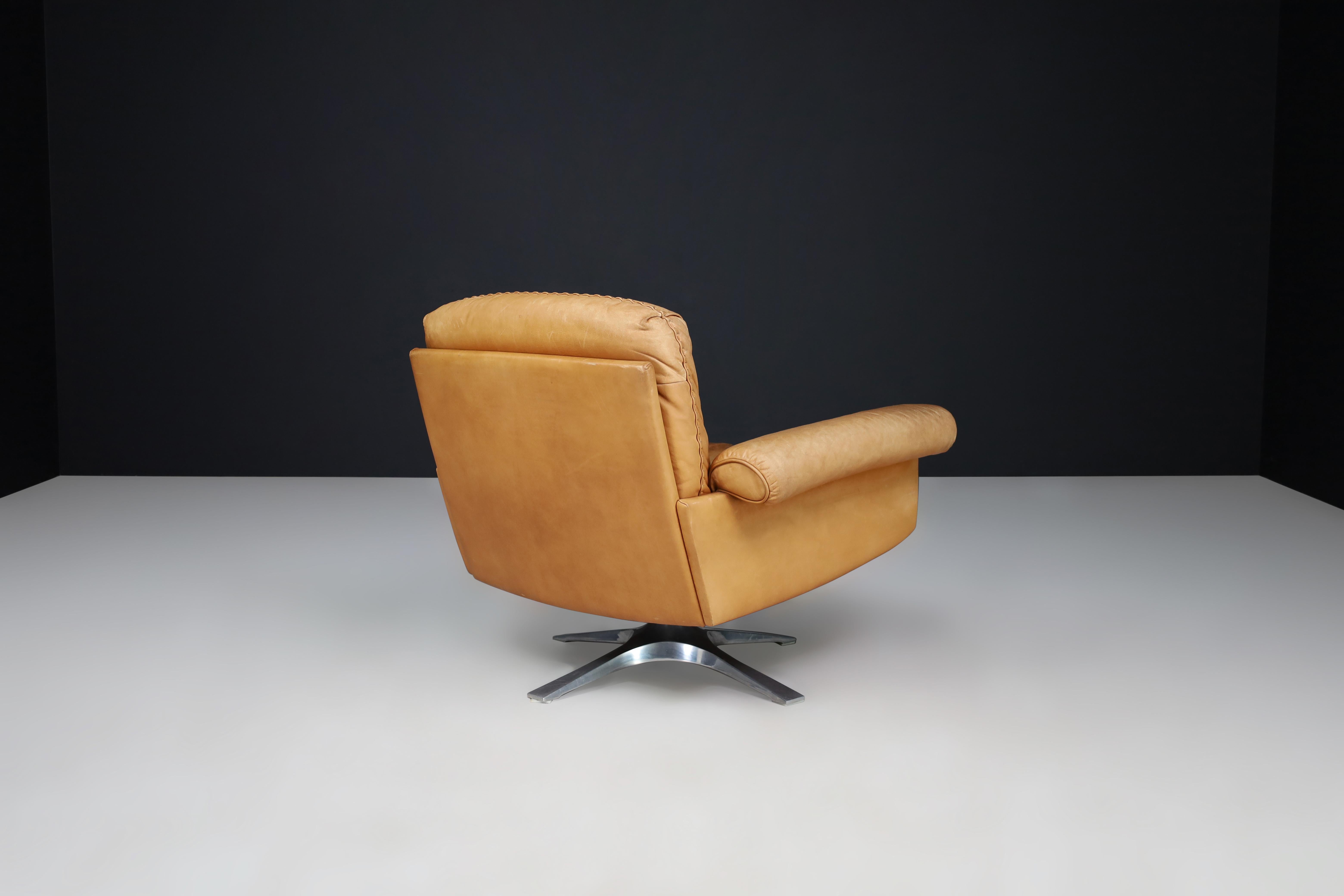 Mid-Century Modern De Sede DS-31 lounge chair in Patinated Cognac Brown Leather, Switzerland 1970s  For Sale