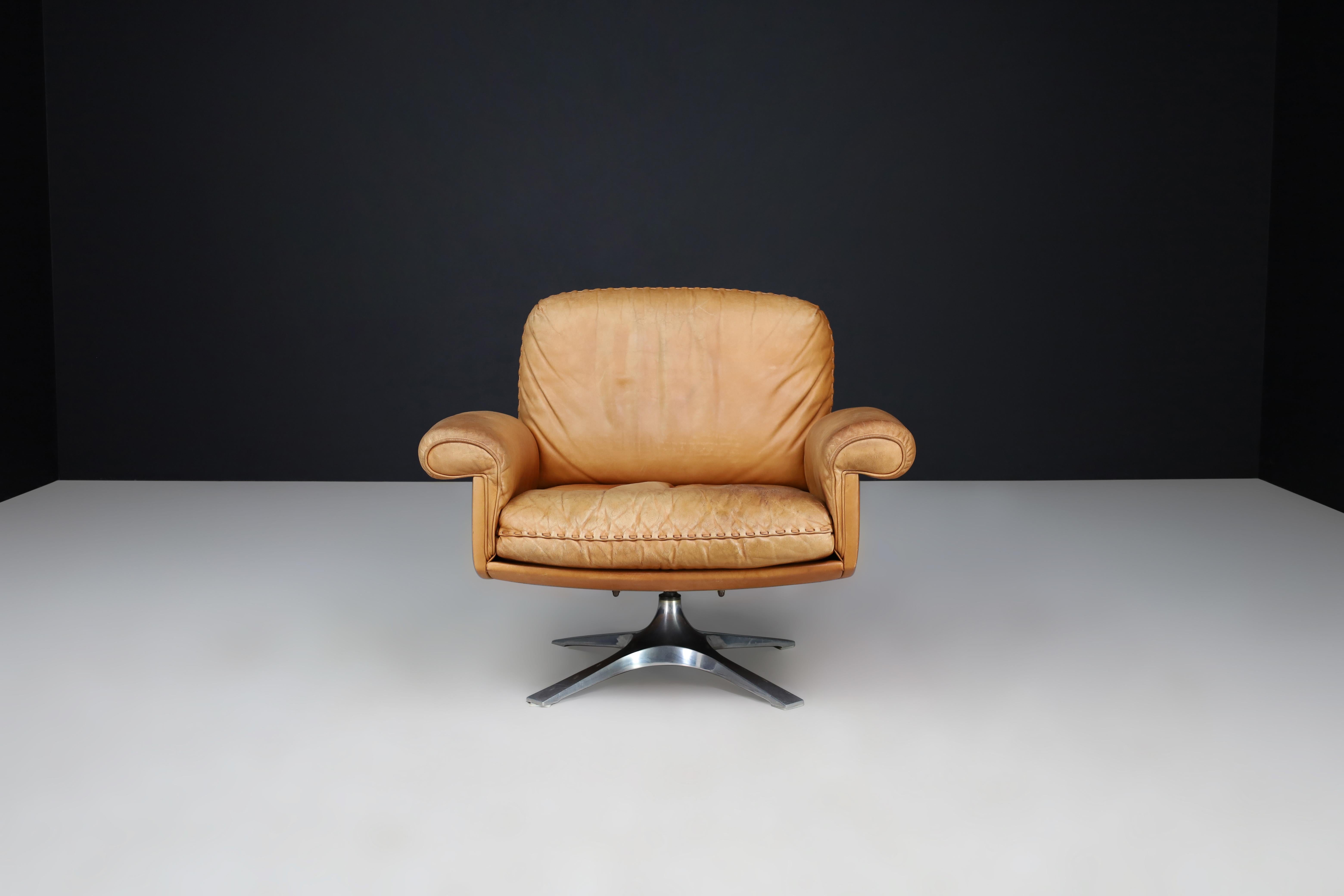 De Sede DS-31 lounge chair in Patinated Cognac Brown Leather, Switzerland 1970s  In Good Condition For Sale In Almelo, NL