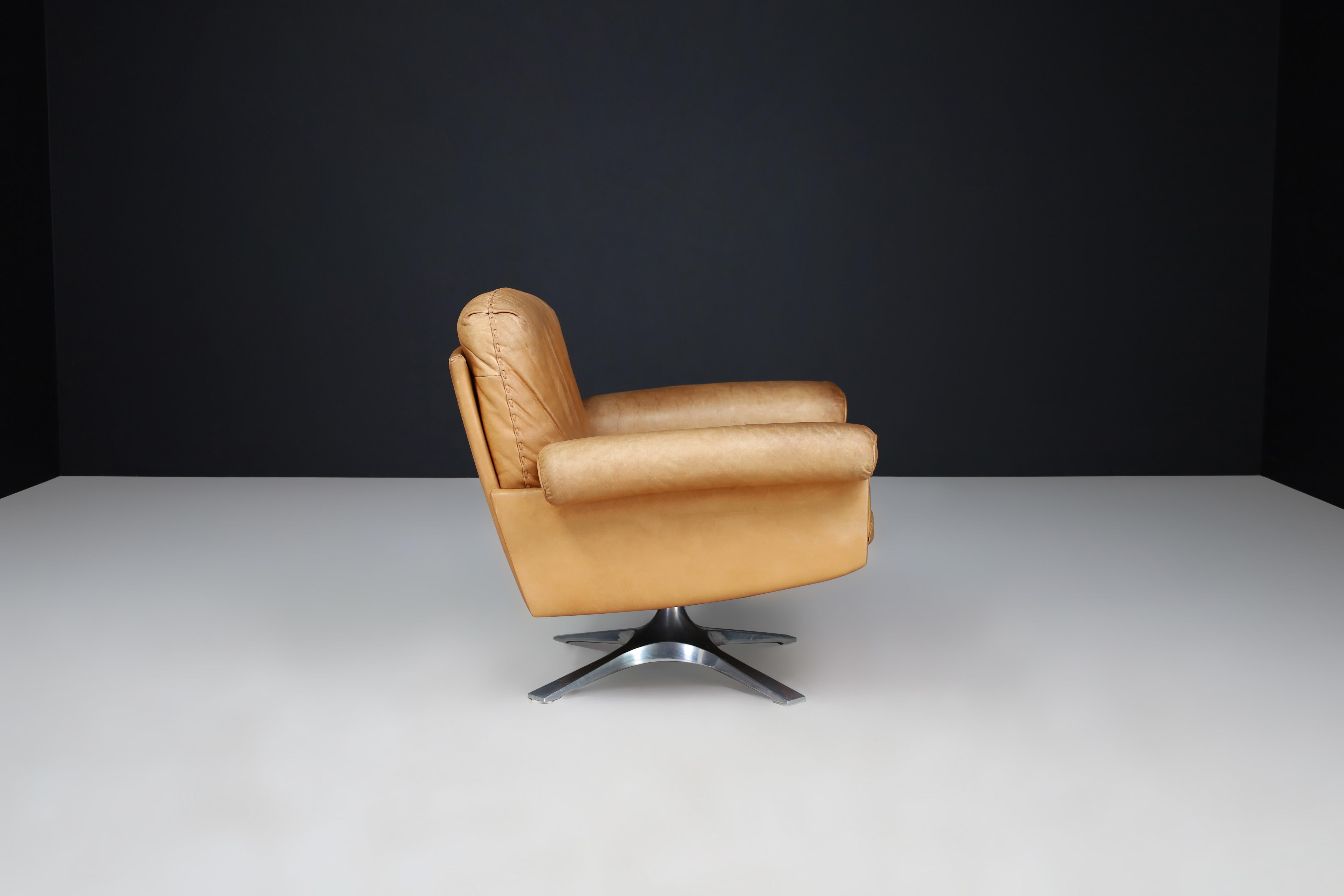 20th Century De Sede DS-31 lounge chair in Patinated Cognac Brown Leather, Switzerland 1970s  For Sale