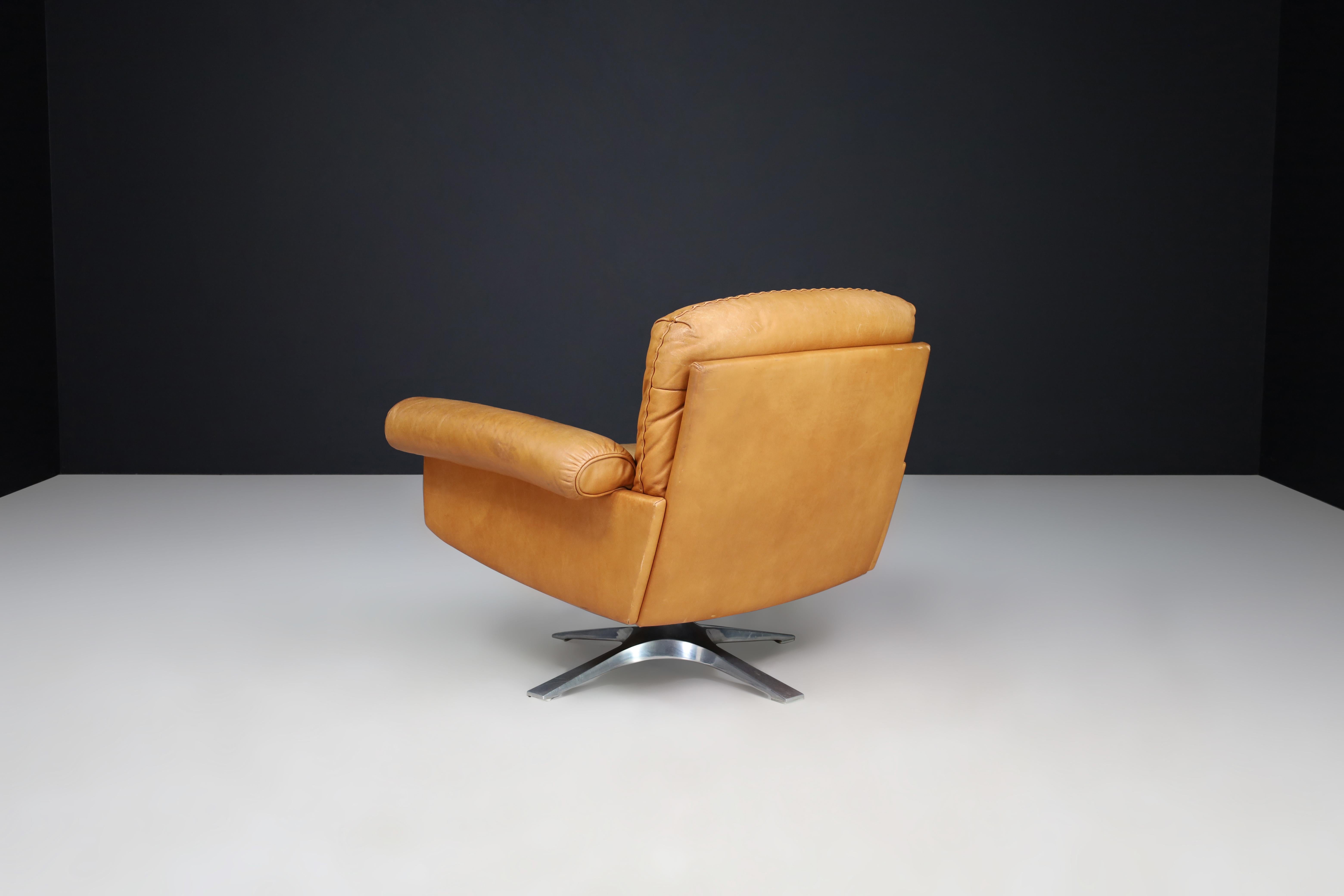 De Sede DS-31 lounge chair in Patinated Cognac Brown Leather, Switzerland 1970s  For Sale 1
