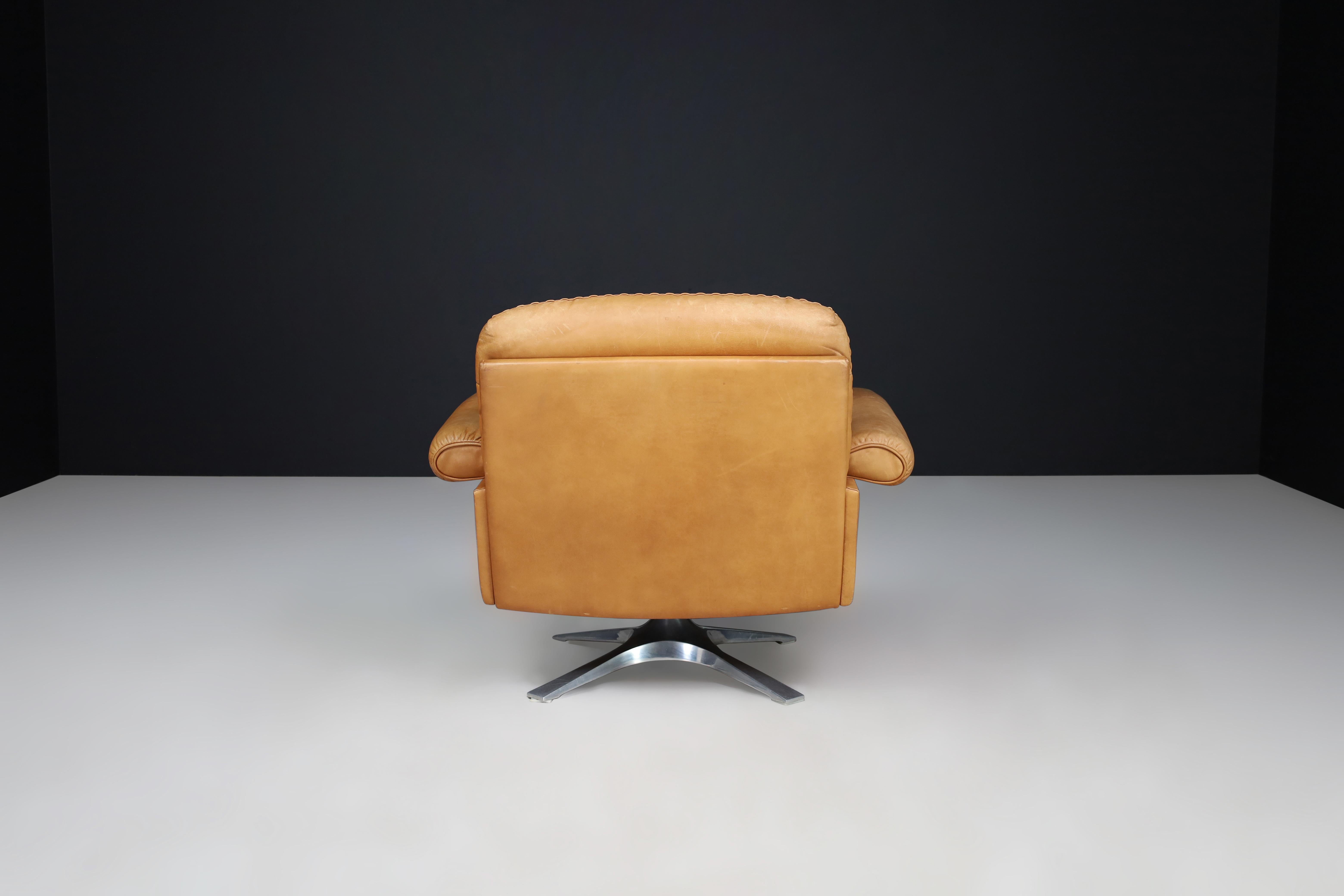 De Sede DS-31 lounge chair in Patinated Cognac Brown Leather, Switzerland 1970s  For Sale 3