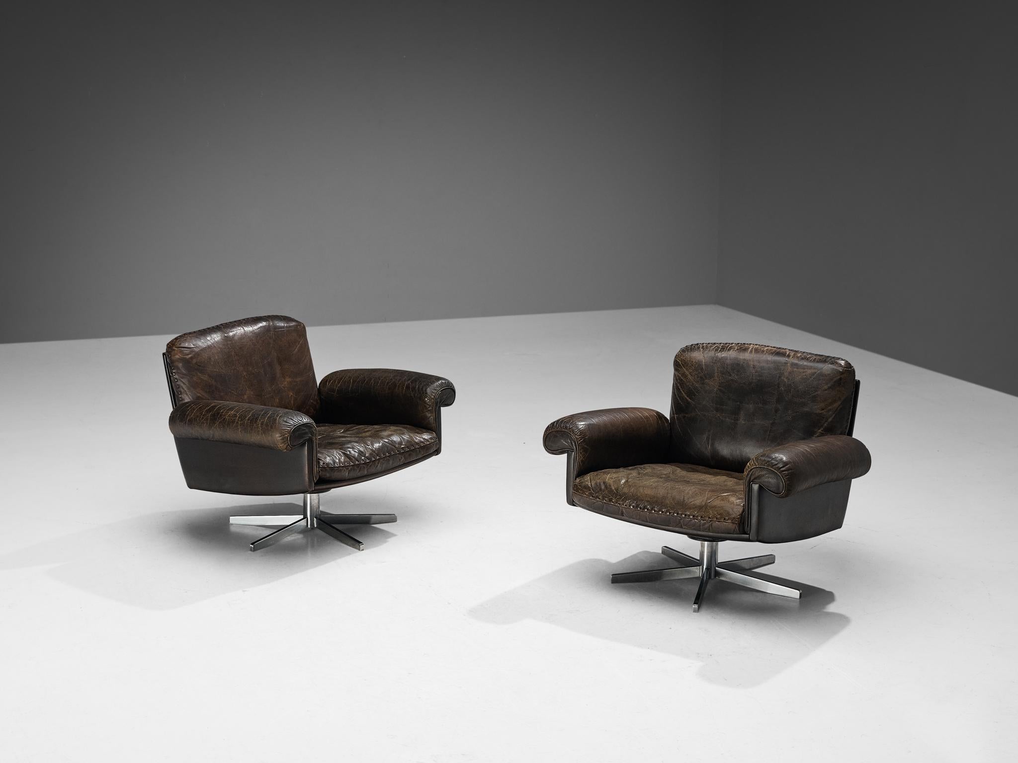 De Sede, pair of lounge chairs model 'DS-31', leather, chrome-plated metal, Switzerland, 1970s

A design by De Sede that features a simple yet stately construction. A comfortable sitting experience is guaranteed by means of the deep seat and curved