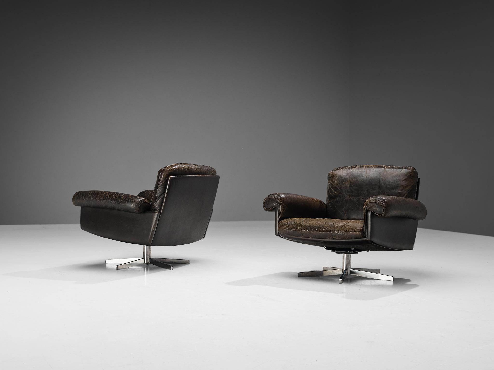 De Sede 'DS-31' Paar drehbare Sessel aus braunem Leder (Moderne der Mitte des Jahrhunderts) im Angebot