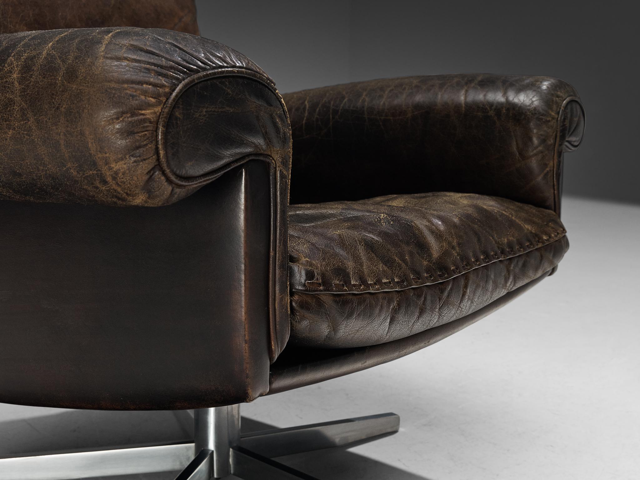 Mid-Century Modern De Sede 'DS-31' Paire de fauteuils pivotants en cuir Brown en vente