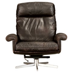 De Sede DS-31 Swivel Chair in Hand-Stitched Dark Brown Leather Switzerland 1970s