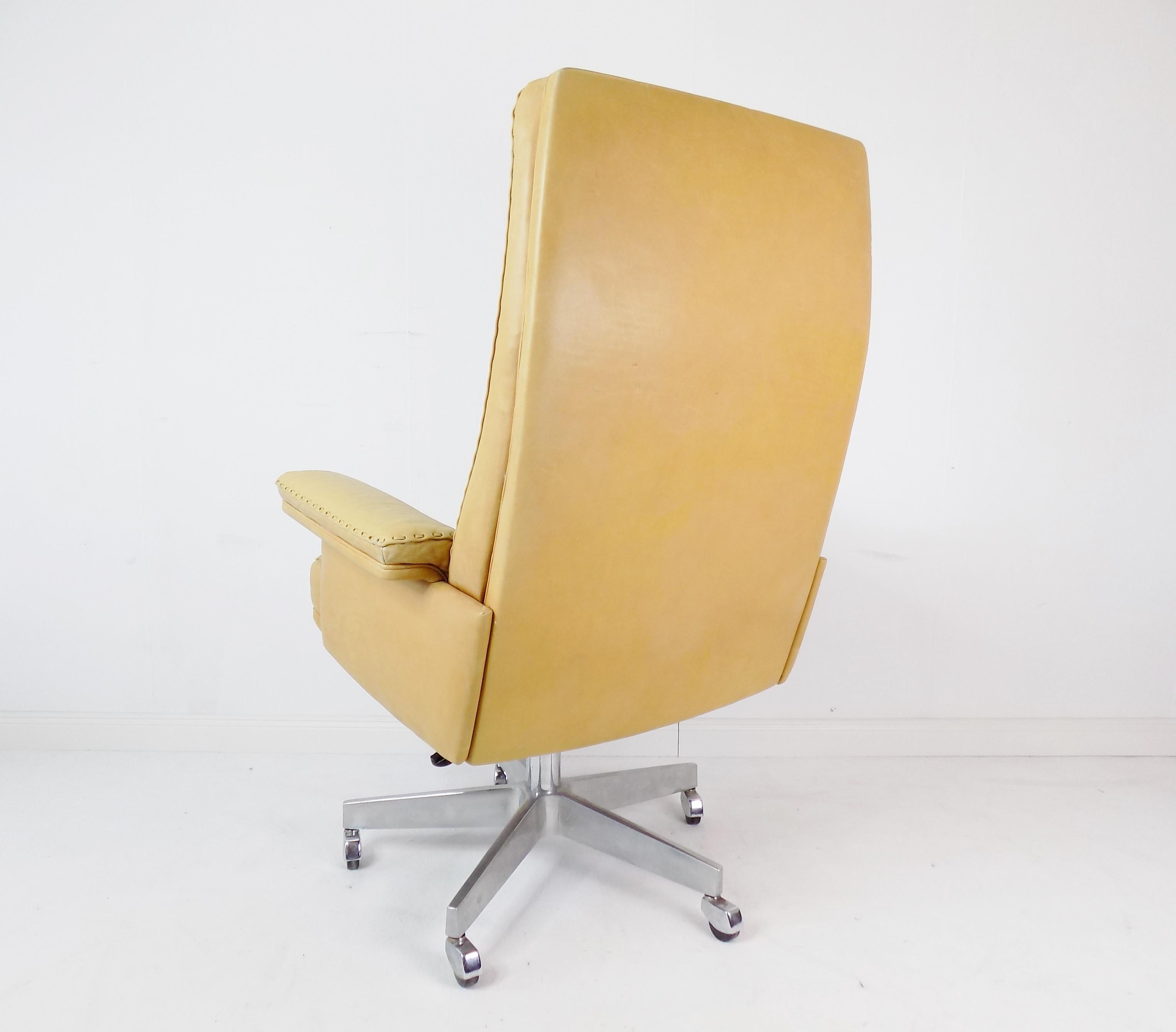 Mid-Century Modern De Sede DS 35 Office Leather Armchair