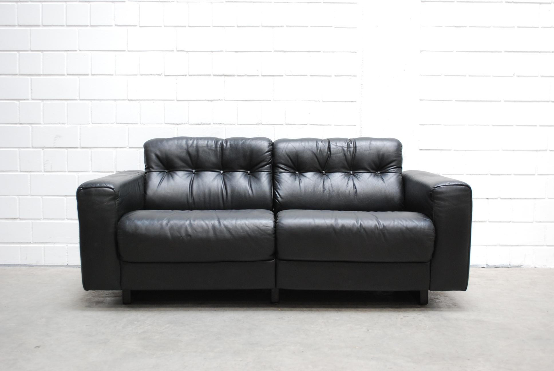 De Sede DS 40 black leather sofa from 1970.
Soft comfort.
Great 1970s design.
 
 