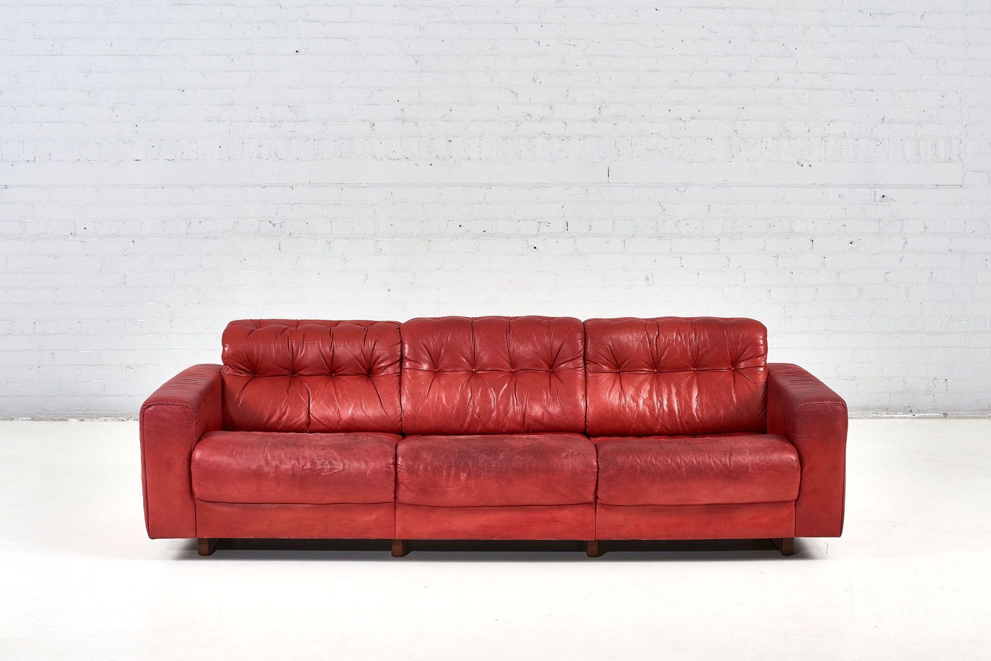 De Sede DS-40 Red leather sofa, 1970. Original leather.
