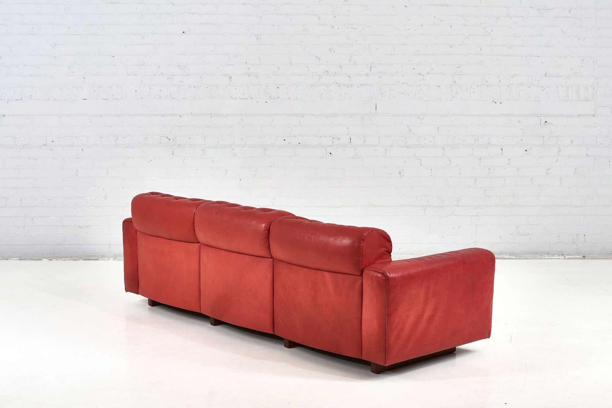 De Sede DS-40 Red Leather Sofa, 1970 In Good Condition In Chicago, IL