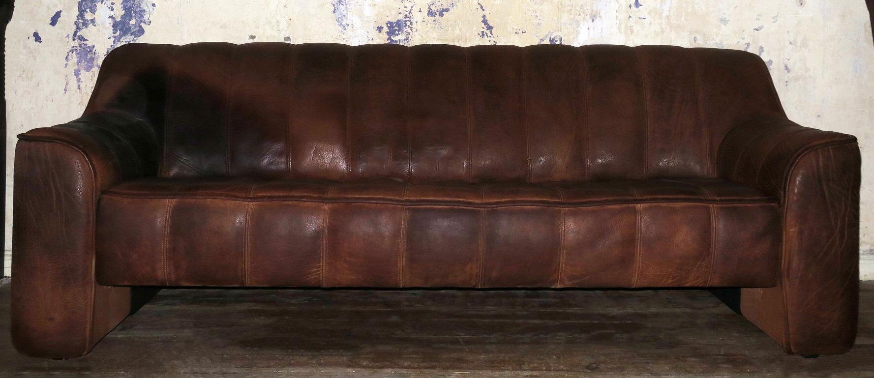 De Sede DS 44 3-seat sofa in buffalo leather, with an extendable seat, very nice patina and in very good condition.
Made in Switzerland.