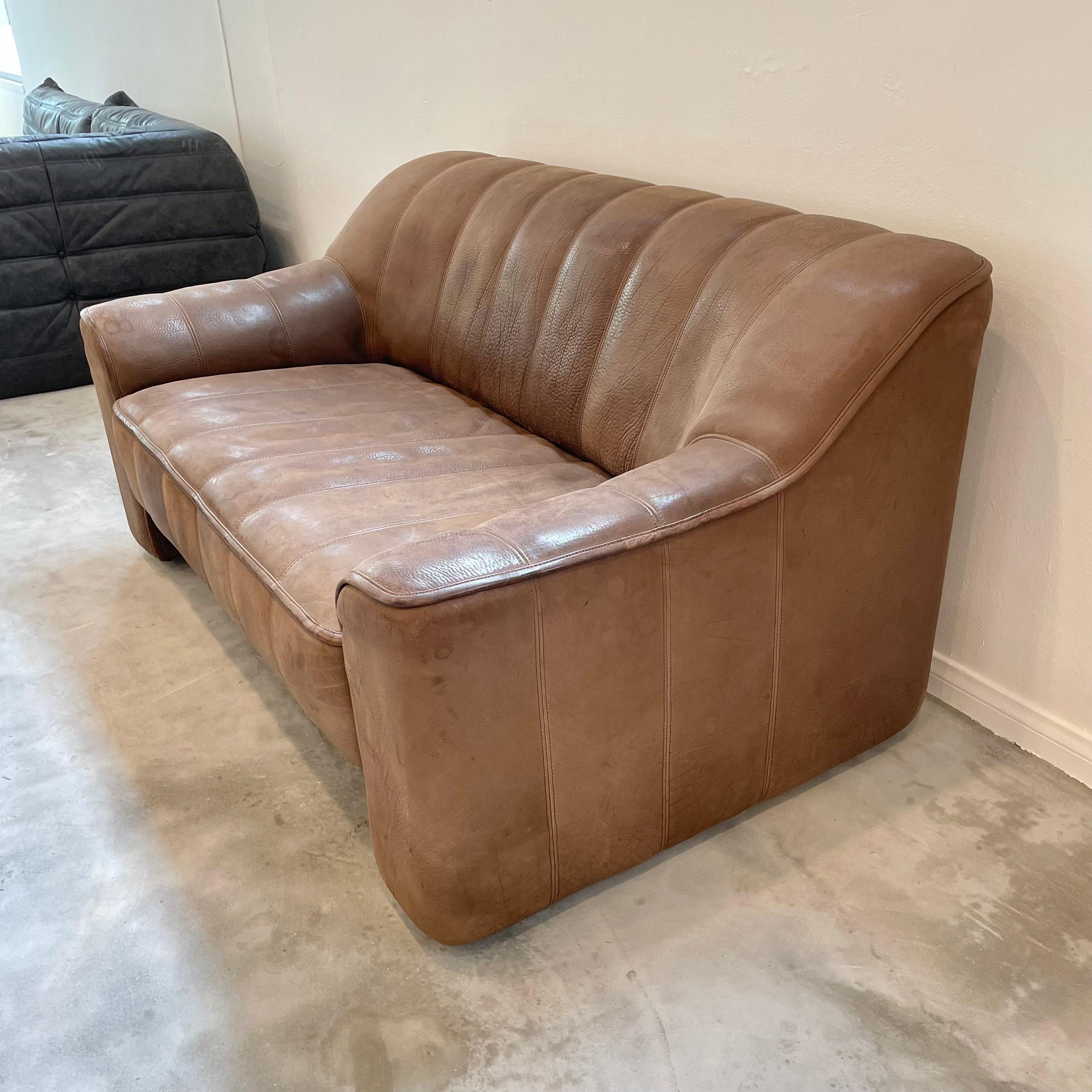 De Sede DS 44 Sofa in Buffalo Leather, 1980s Switzerland In Good Condition In Los Angeles, CA