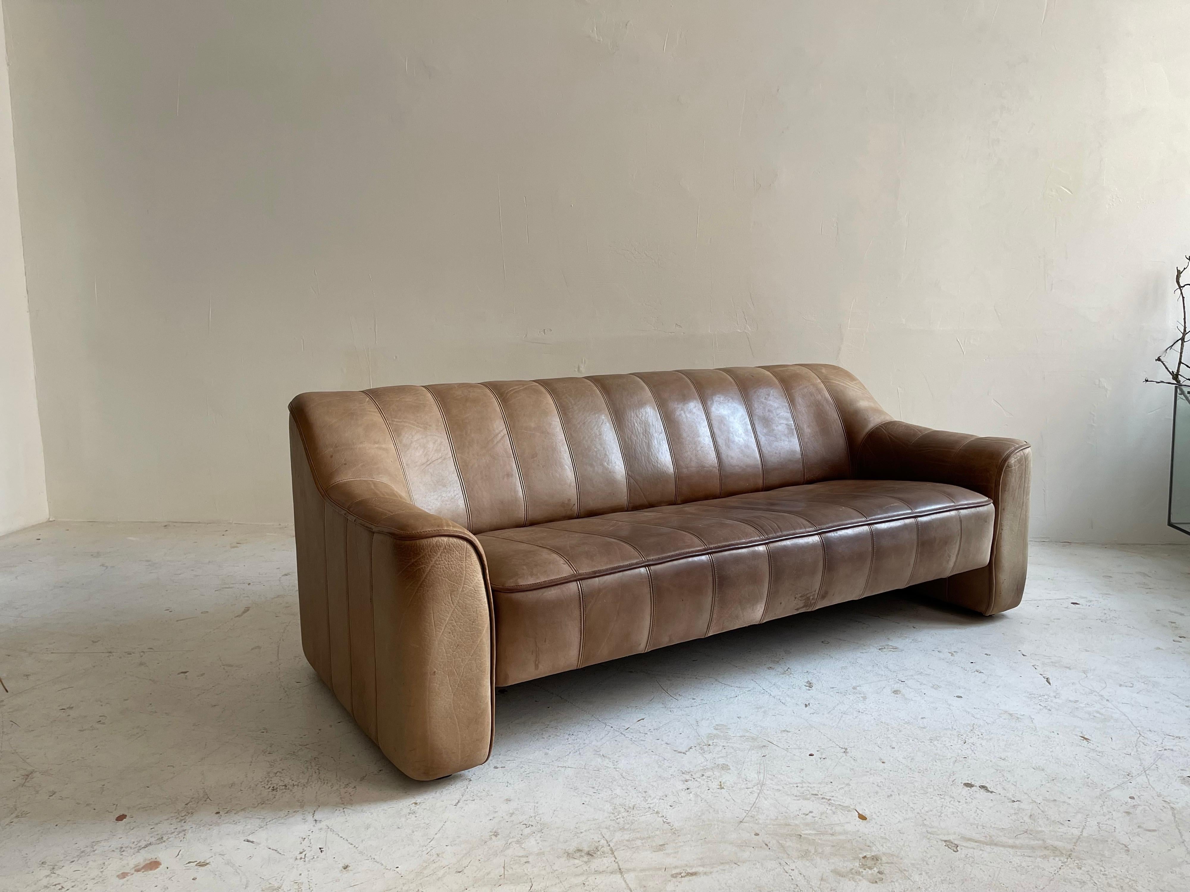 De Sede DS-44 Sofa in Patinated Cognac Buffalo Leather, Switzerland 1970 In Good Condition In Vienna, AT