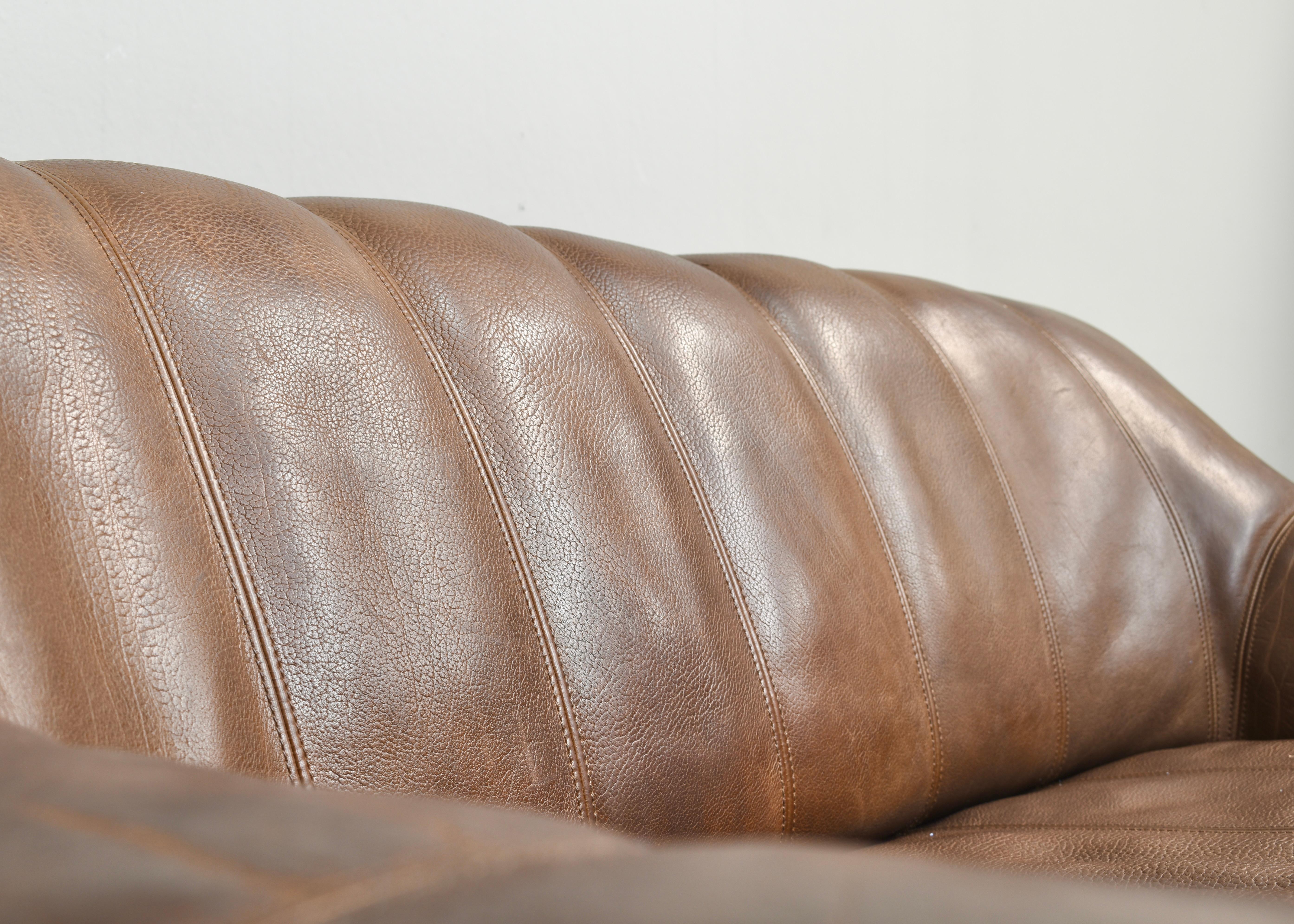 De Sede DS-44 two seat sofa in Tan Buffalo leather – Switzerland, 1970s en vente 10