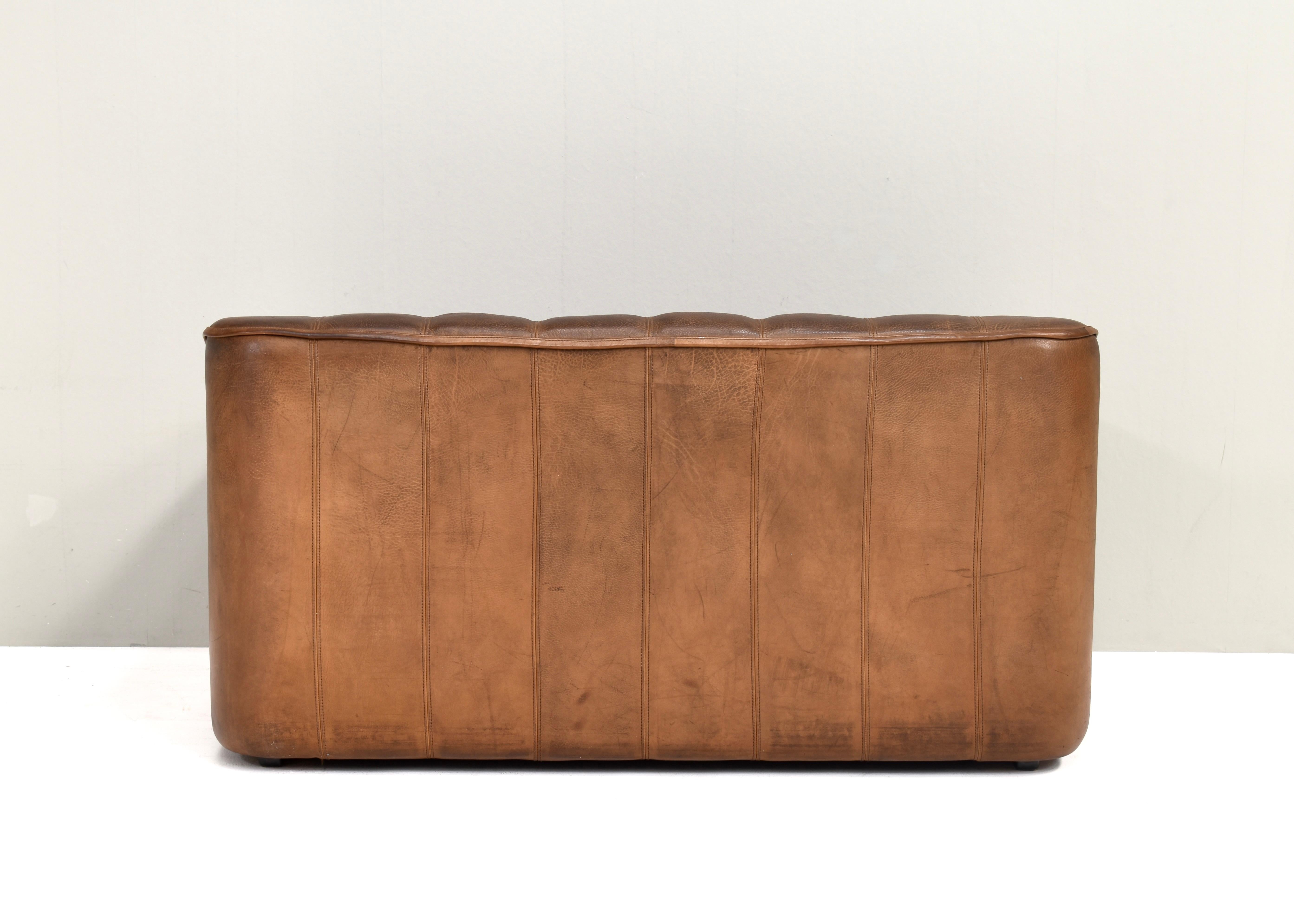 Allemand De Sede DS-44 two seat sofa in Tan Buffalo leather – Switzerland, 1970s en vente