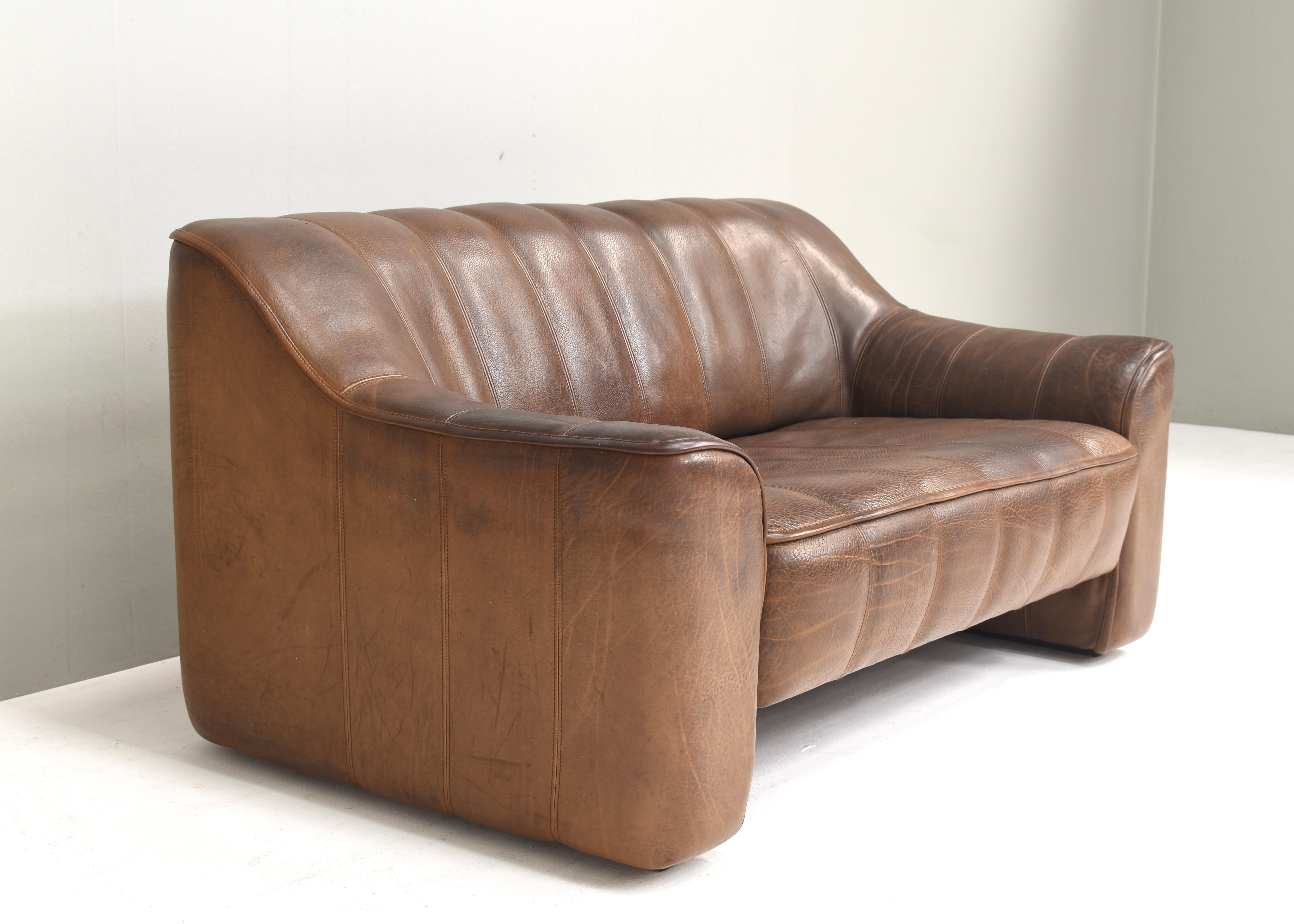 Fin du 20e siècle De Sede DS-44 two seat sofa in Tan Buffalo leather – Switzerland, 1970s en vente
