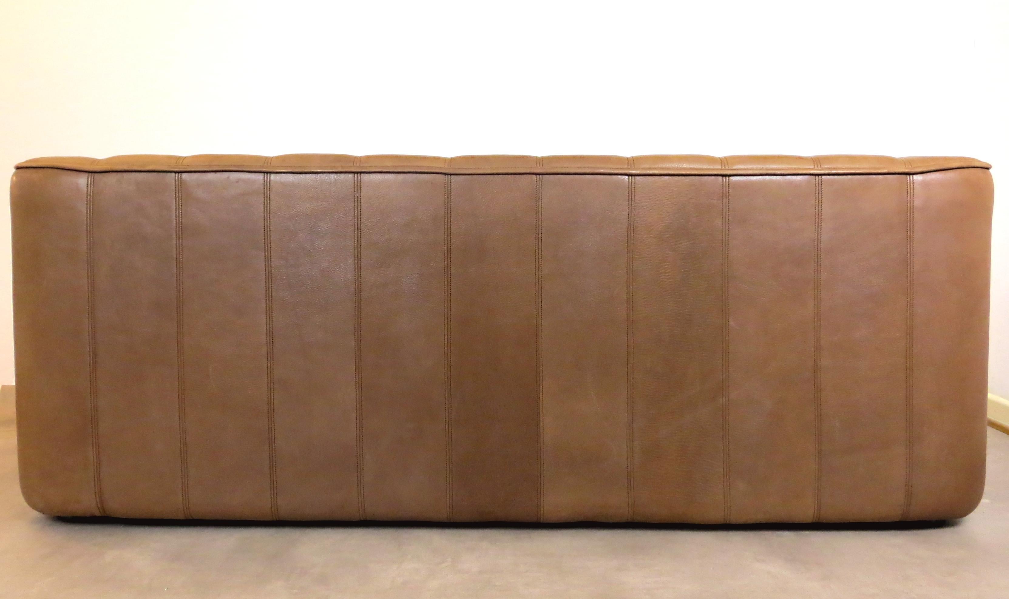 De Sede DS-44 Vintage Thick Buffalo Neck, Leather Lounge 3-Seat Sofa, 1970s In Good Condition In Hamburg, DE
