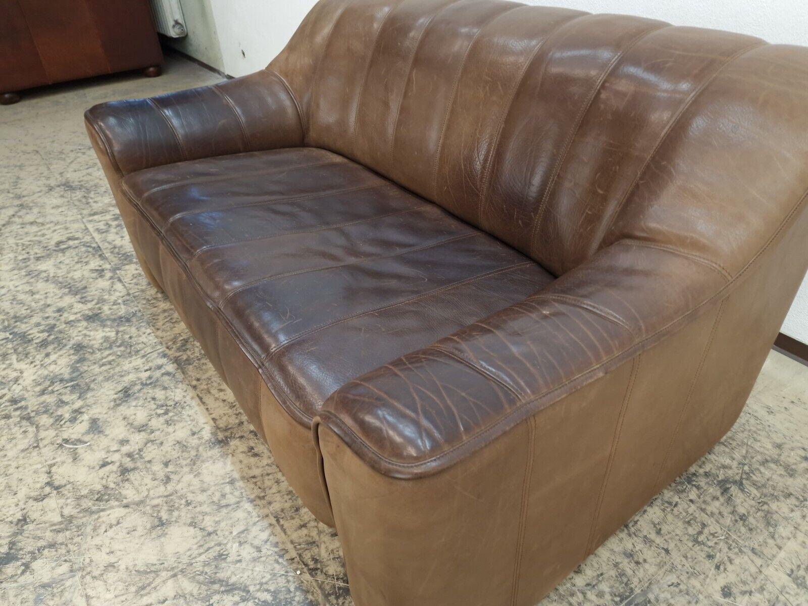 De Sede ds 44 Zweisitzer



2x Vorhanden


Maße :


Länge : 140cm


Taille : 85-100cm


Höhe : 70cm


Hauteur de l'assise ca. 42


Taille 50-65 cm


Nichtraucherhaushalt


La chasse à la baleine


Schöne Patina


Quelques petites taches sur le