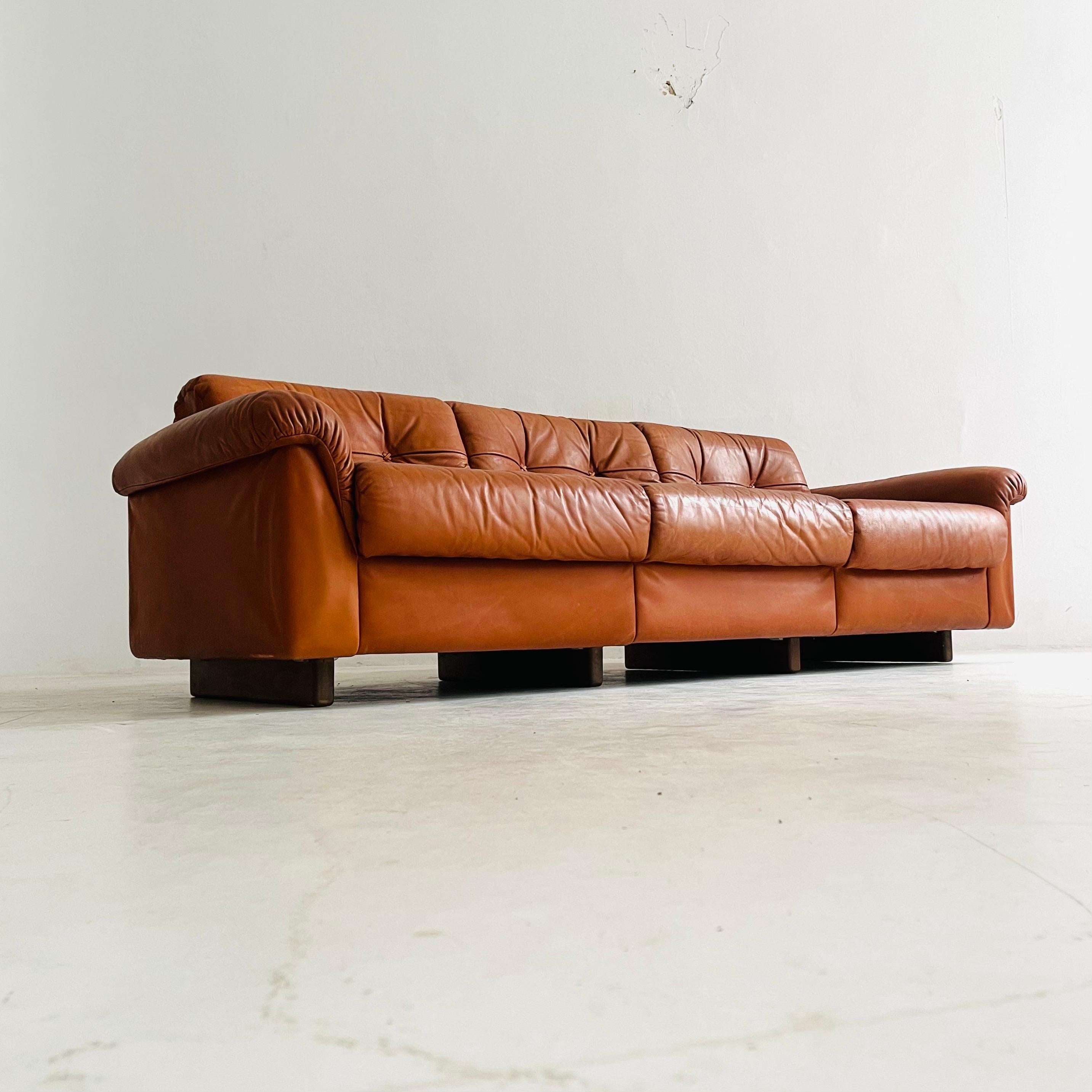 De Sede DS-45 Patinated Cognac Leather Living Room Suite Sofa, Swiss, 1970s For Sale 8