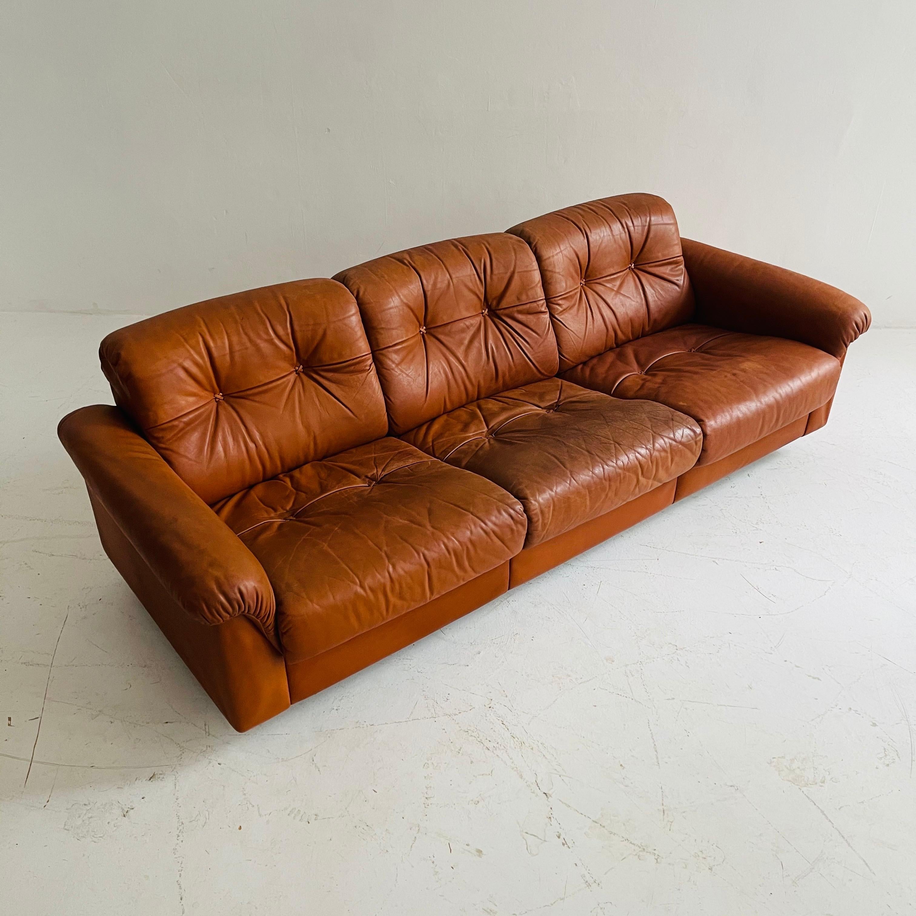 De Sede DS-45 Patinated Cognac Leather Living Room Suite Sofa, Swiss, 1970s For Sale 10