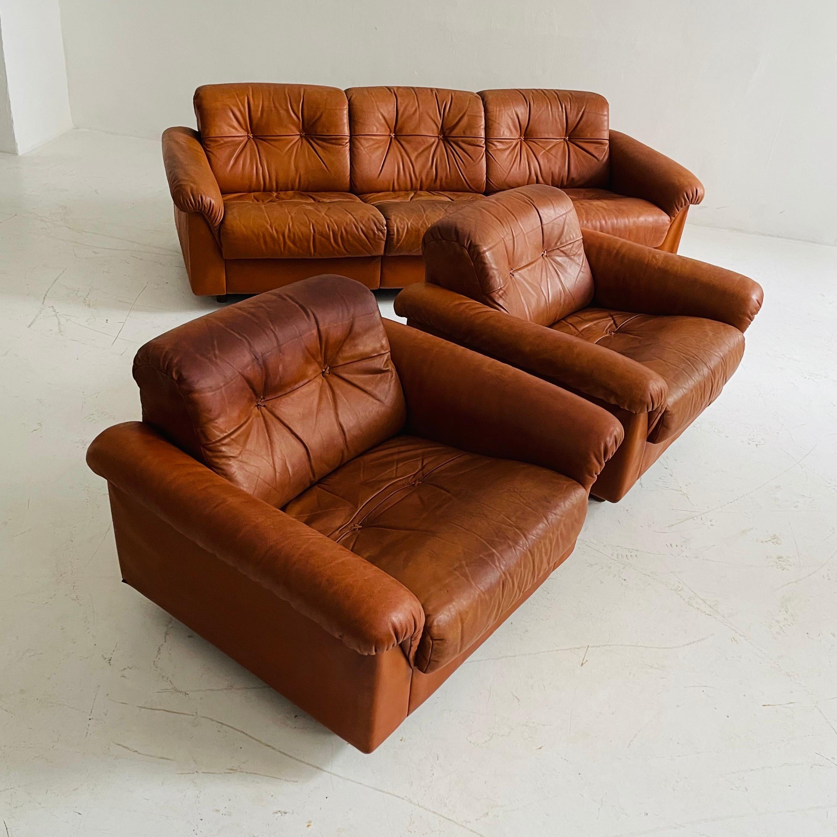 De Sede DS-45 patinated cognac leather living room suite sofa, Swiss, 1970s.
