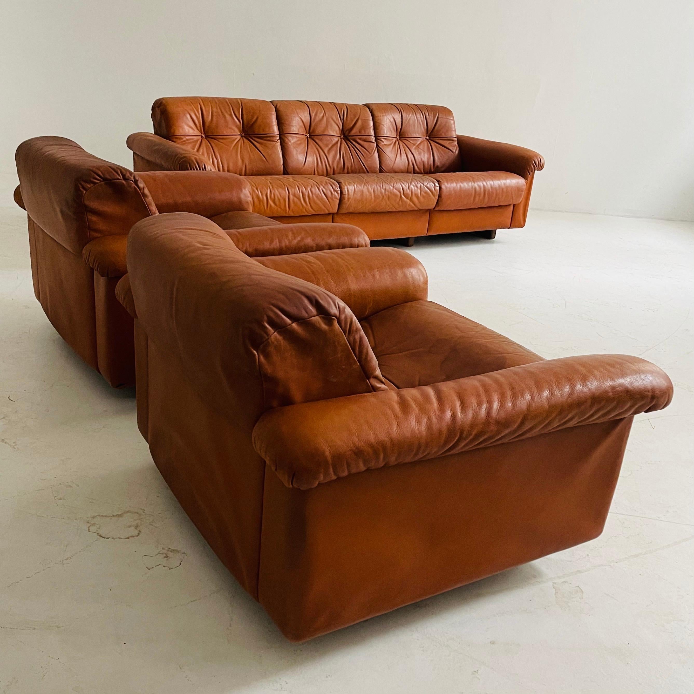 Mid-Century Modern De Sede DS-45 Patinated Cognac Leather Living Room Suite Sofa, Swiss, 1970s For Sale