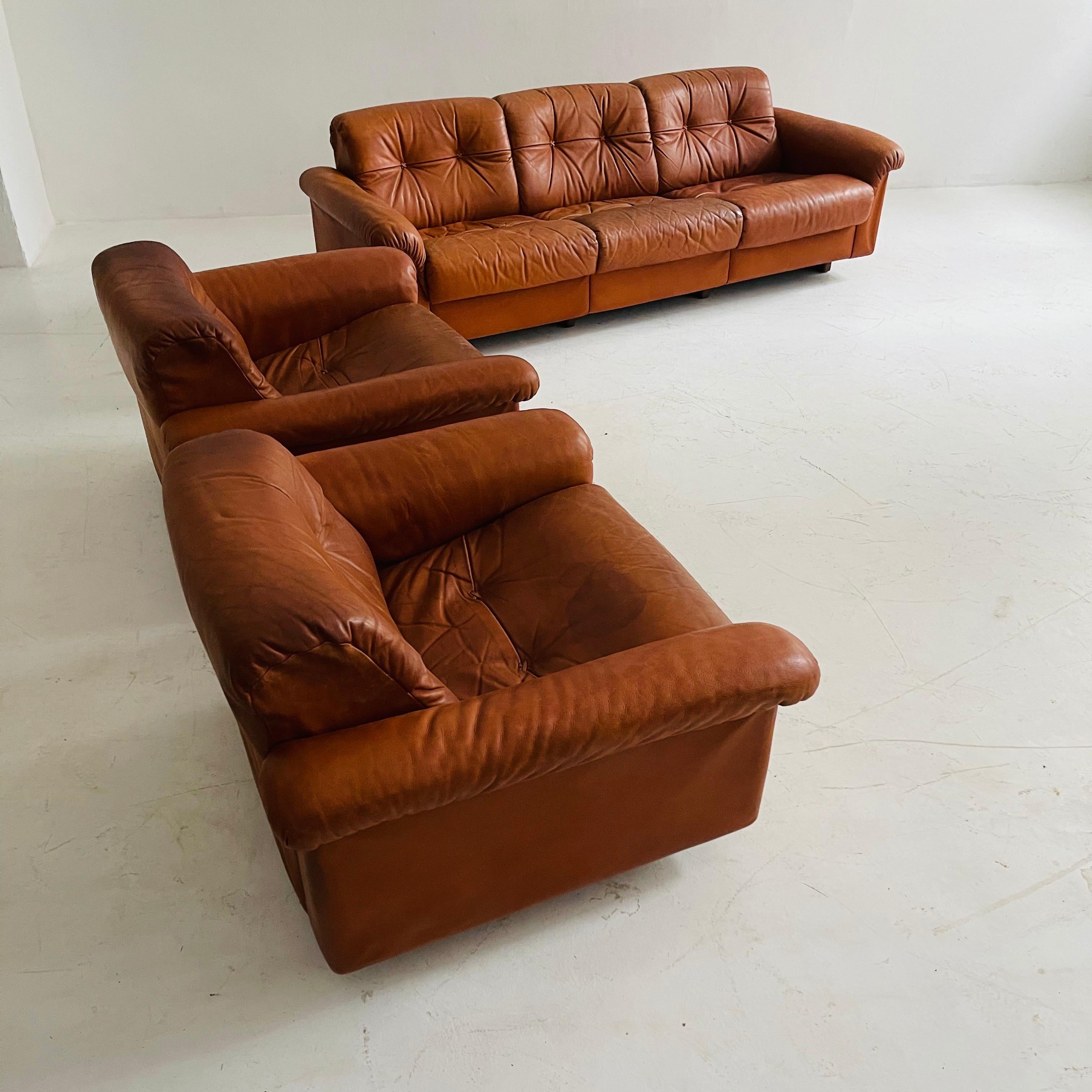 De Sede DS-45 Patinated Cognac Leather Living Room Suite Sofa, Swiss, 1970s In Good Condition For Sale In Vienna, AT