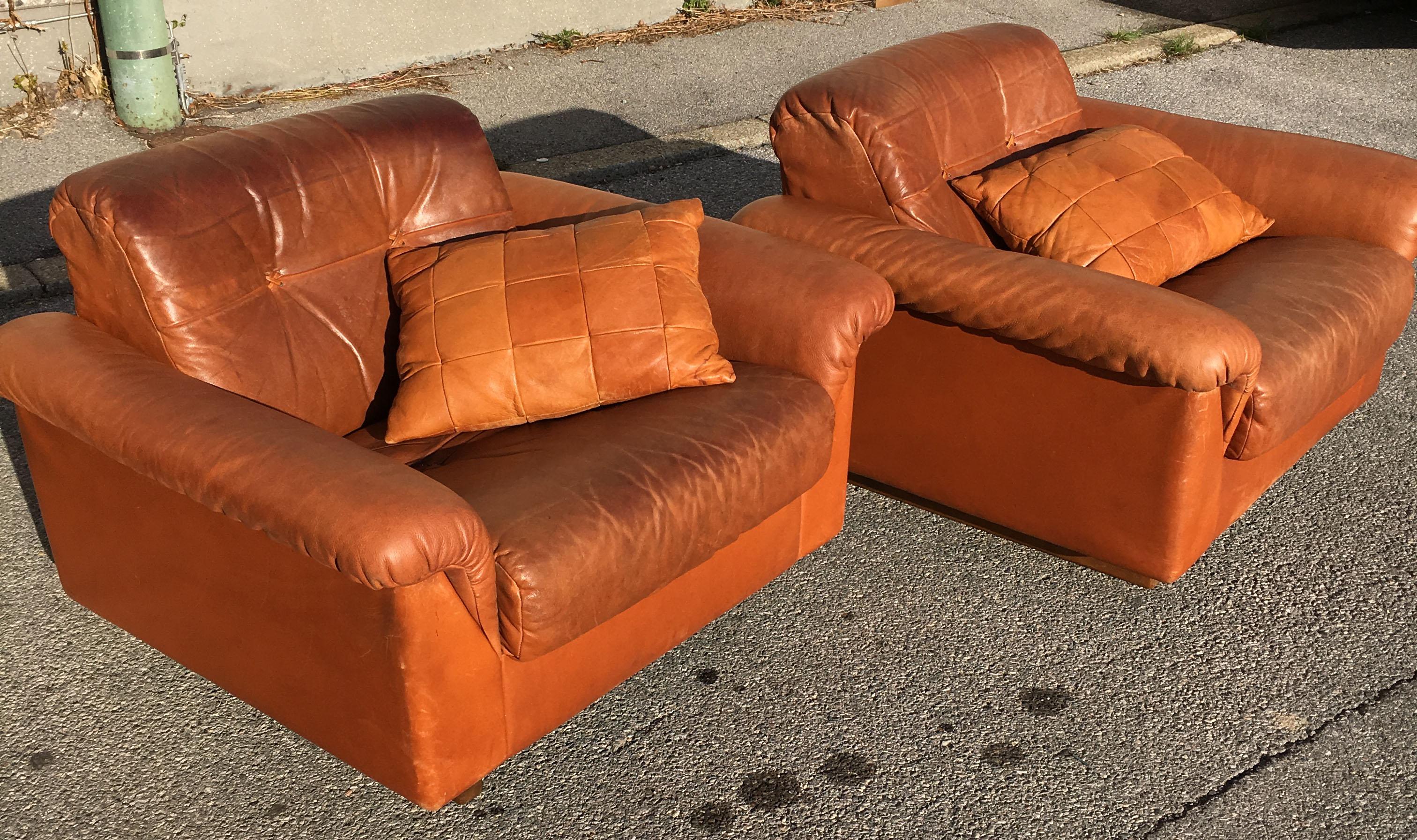 De Sede DS-45 vintage patinated cognac leather club chairs pair, Swiss, 1970s.