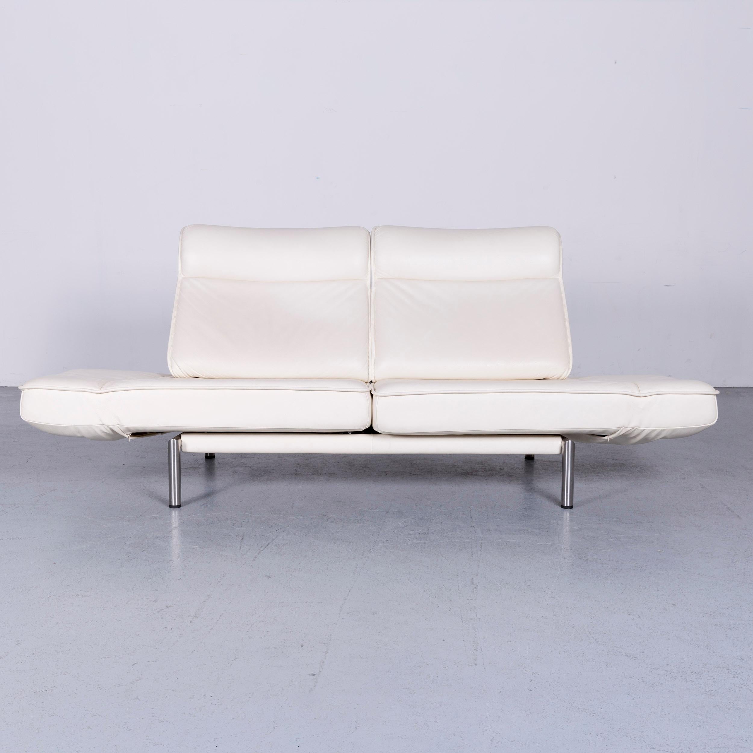 White colored original De Sede DS 450 designer leather sofa in a minimalistic and modern design, with convenient functions, made for pure comfort and flexibility.