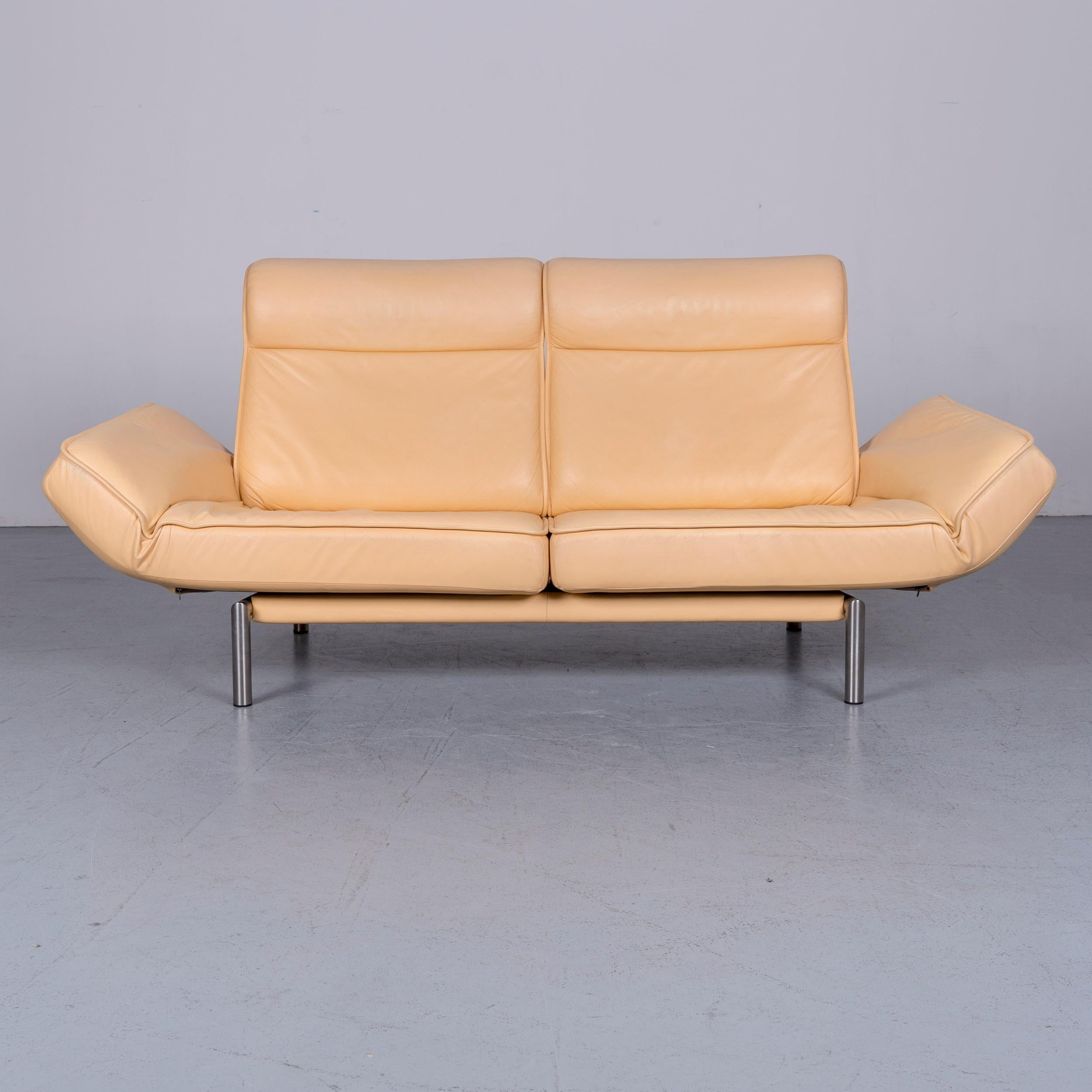 We bring to you an De Sede DS 450 designer sofa beige leather two-seat couch.