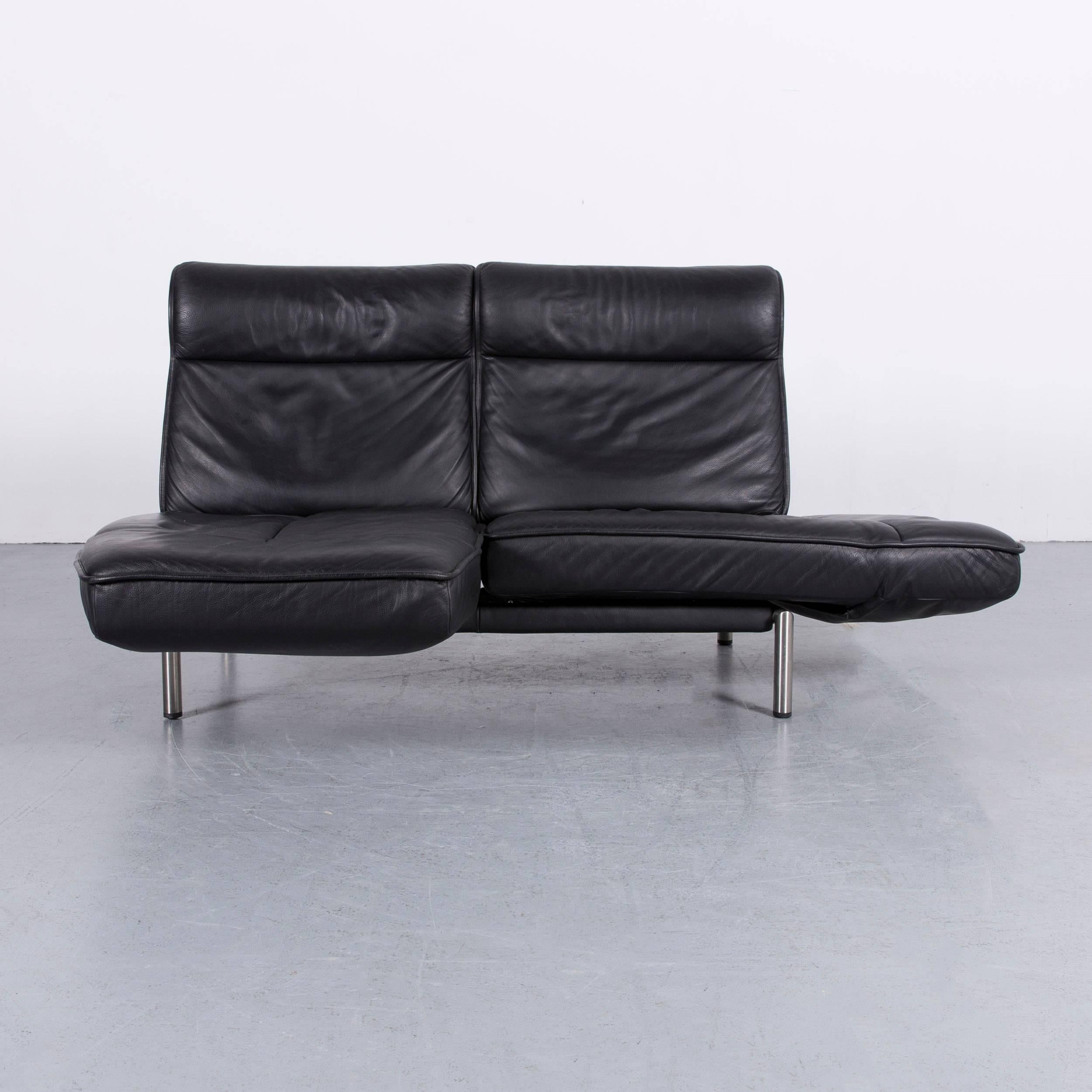 We bring to you an De Sede DS 450 designer sofa black leather two-seat couch.