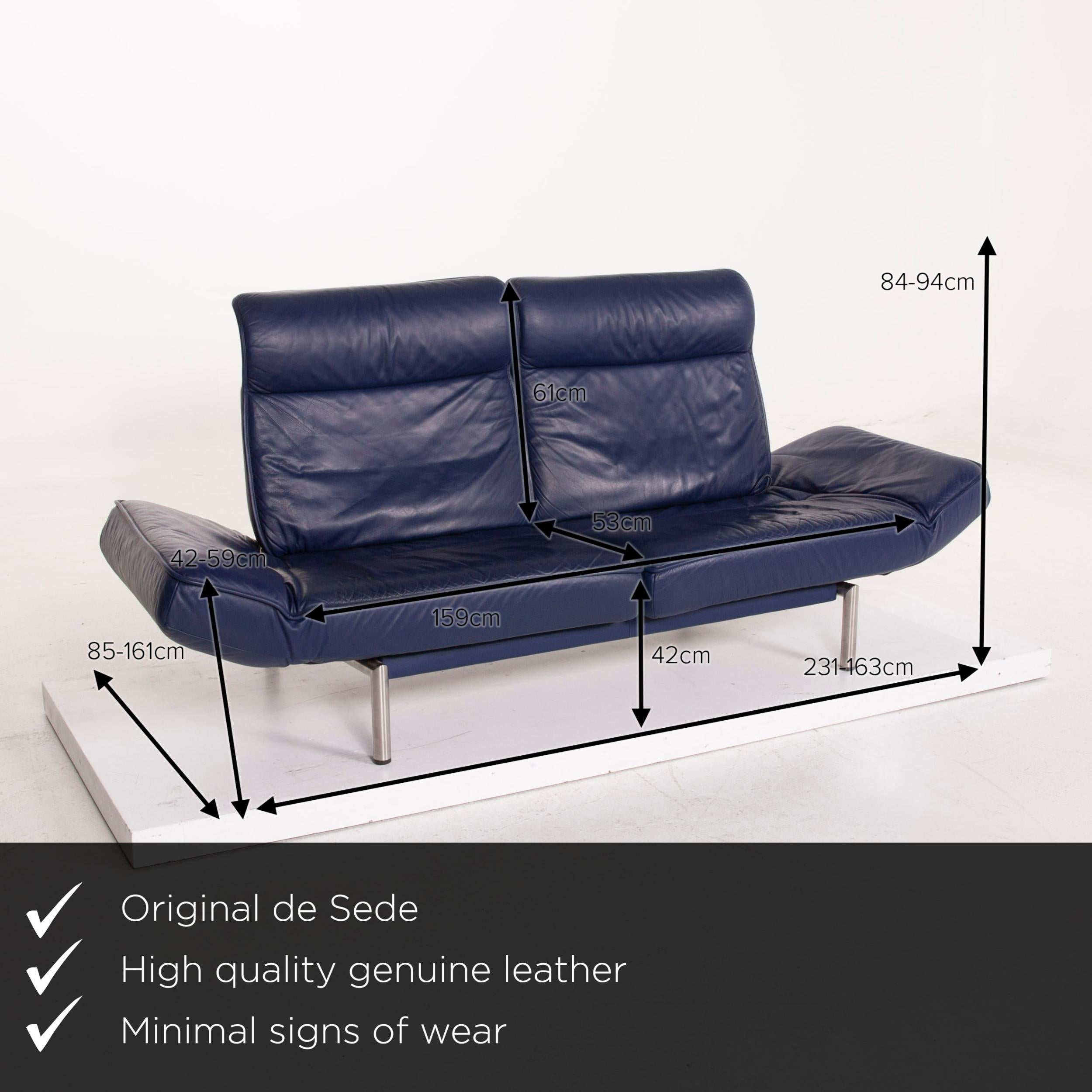 We present to you a De Sede ds 450 leather sofa blue two-seat function.

Product measurements in centimeters:

Depth 85
Width 231
Height 98
Seat height 42
Rest height 42
Seat depth 53
Seat width 159
Back height 61.
 
 
  