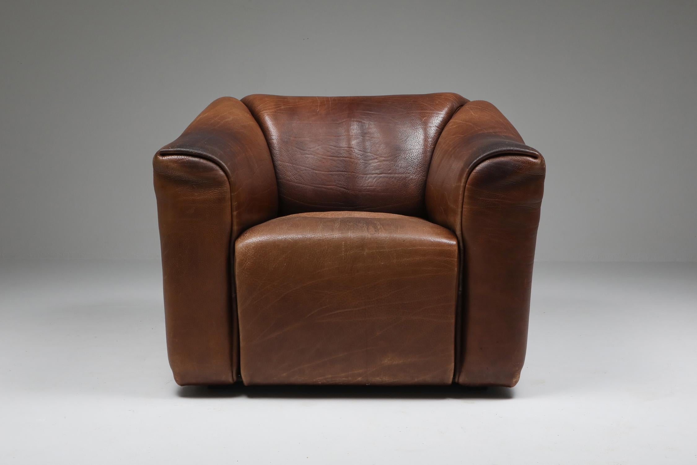 Brown leather armchair by Swiss manufacturer De Sede. Bullhide leather with retractable seating for an even more comfortable seat. The DS 47 model is a true design Classic and is still in production. This is an original model with tons of character