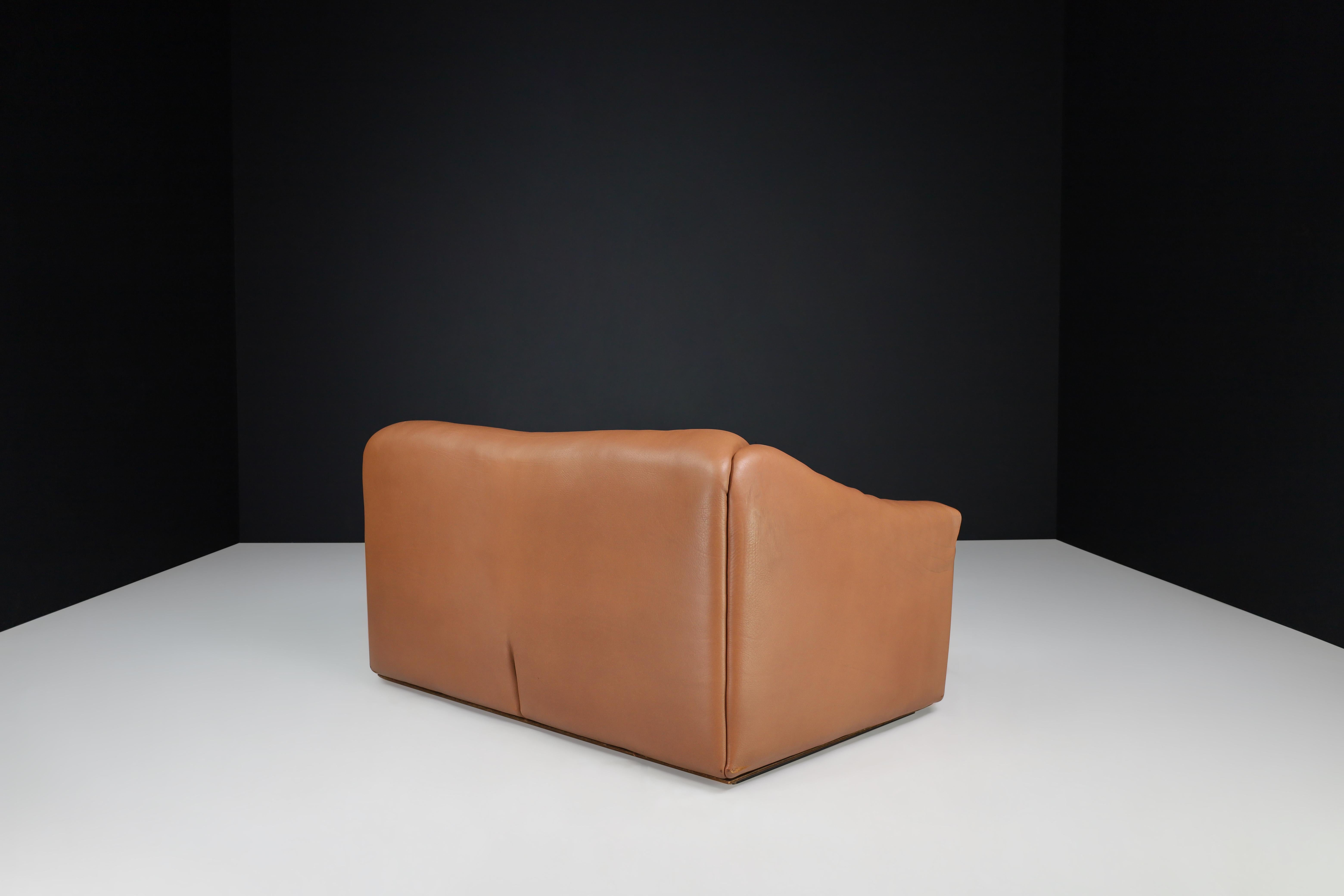 De Sede Ds-47 Zweisitzer-Sofa aus Leder mit braunem Halsausschnitt aus der Schweiz 1970er Jahre im Zustand „Gut“ im Angebot in Almelo, NL