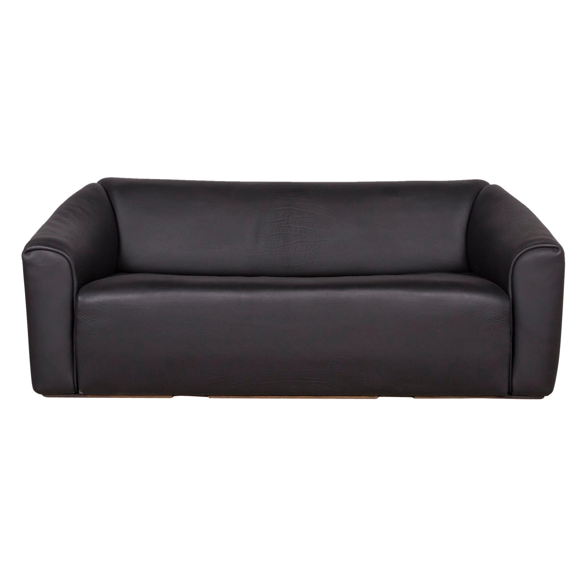 De Sede ds 47 Designer Leather Sofa Black Two-Seat Real Leather Couch For Sale