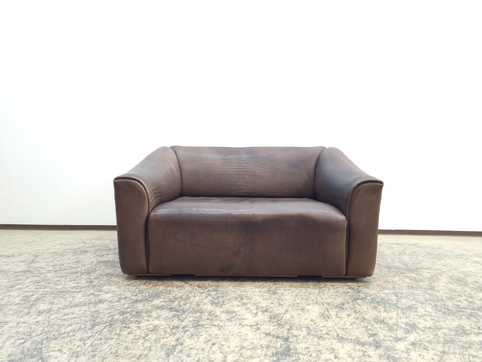 SEDE DS 47 Zweisitzer



Vintage Zustand


Maße: B/H/T


143x75x89-106


Sitzhöhe: 42


Sitztiefe: 57-74


Natürliche Patina


Polsterung ist gut


Nichtraucherhaushalt.


Keine Haustiere