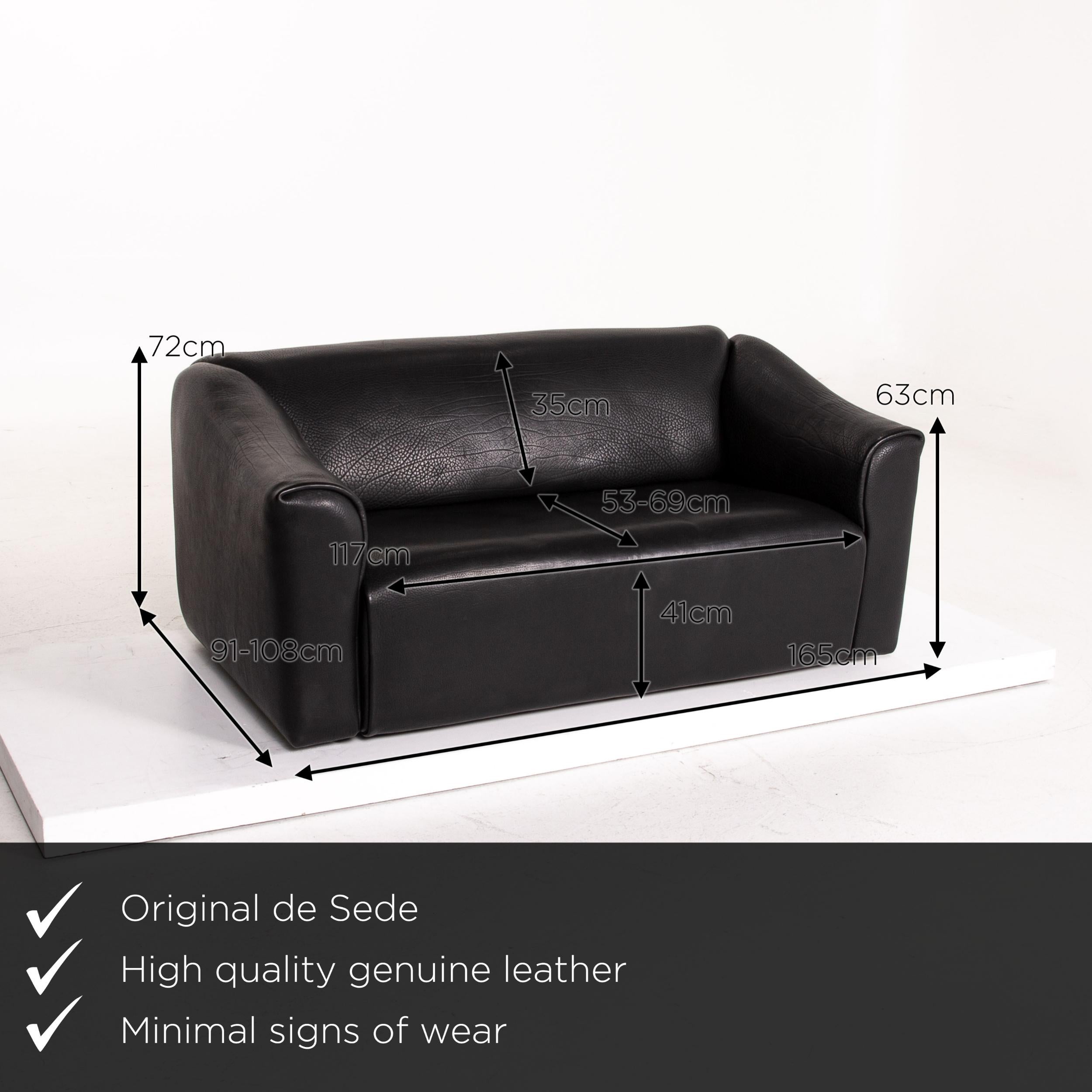 We present to you a De Sede DS 47 leather sofa black two-seat couch.
   
 

 Product measurements in centimeters:
 

Depth 91
Width 165
Height 72
Seat height 41
Rest height 63
Seat depth 53
Seat width 117
Back height 35.