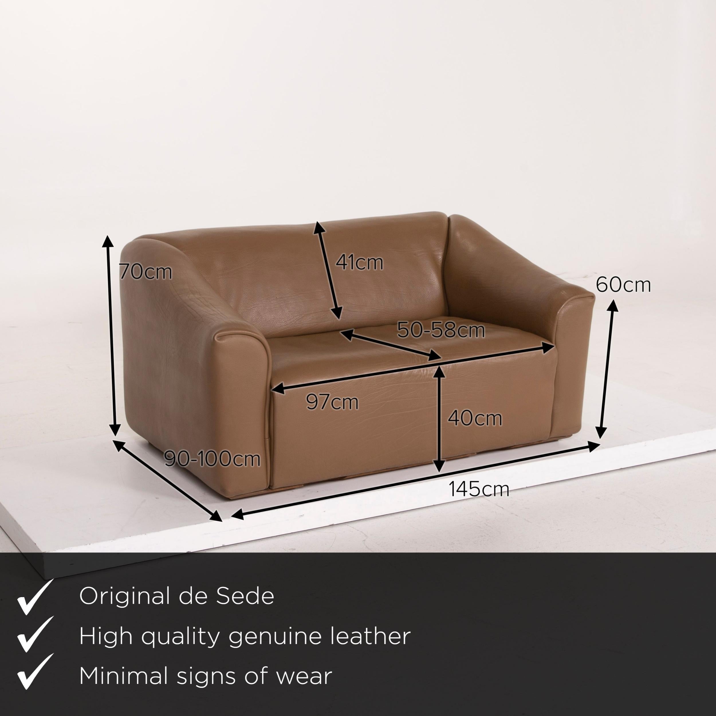 We present to you a De Sede ds 47 leather sofa brown two-seat function.
 

 Product measurements in centimeters:
 

Depth 90
Width 145
Height 70
Seat height 40
Rest height 60
Seat depth 50
Seat width 97
Back height 41.
       