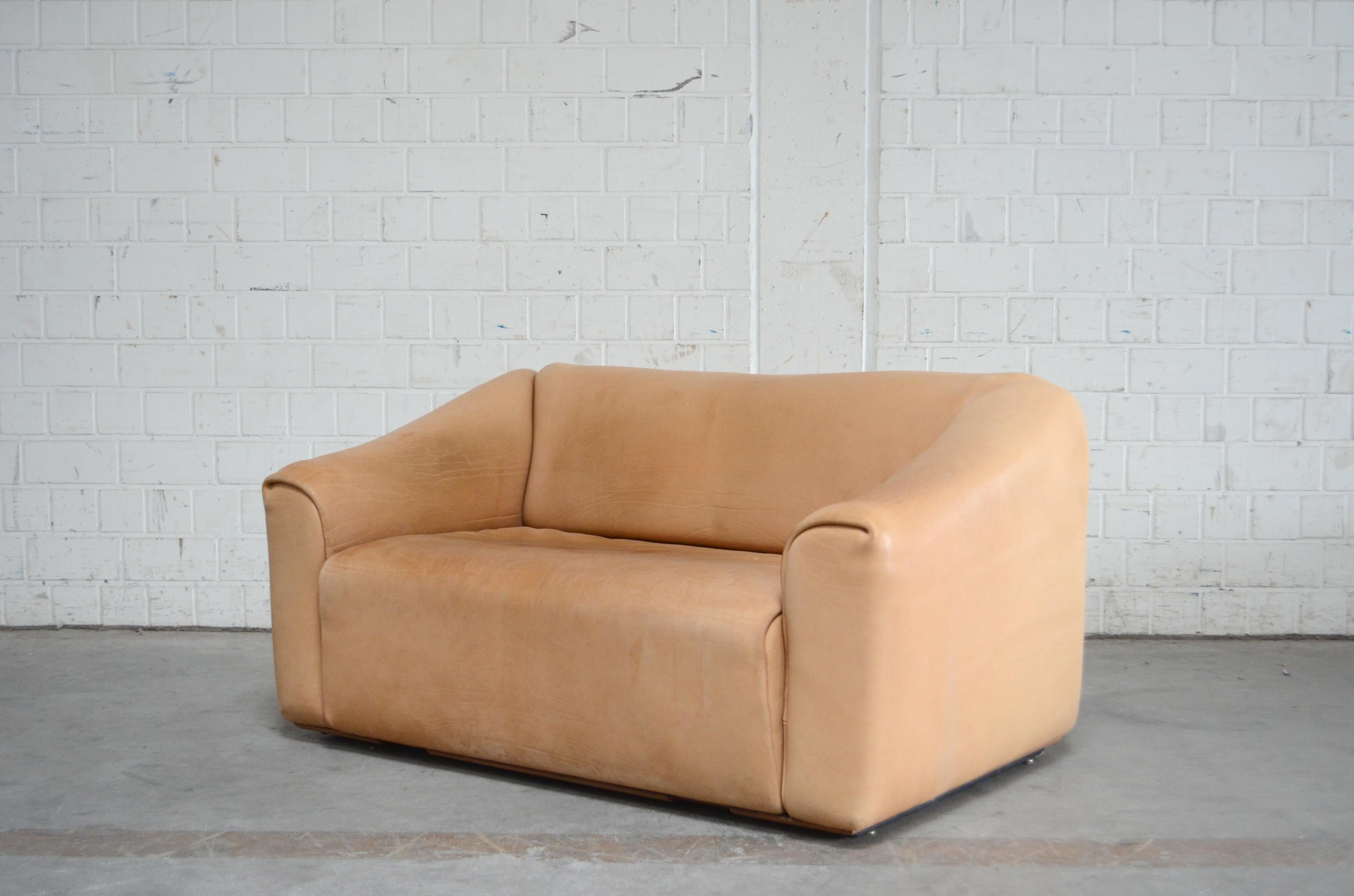 Late 20th Century De Sede DS 47 Loveseat Neck Leather Sofa