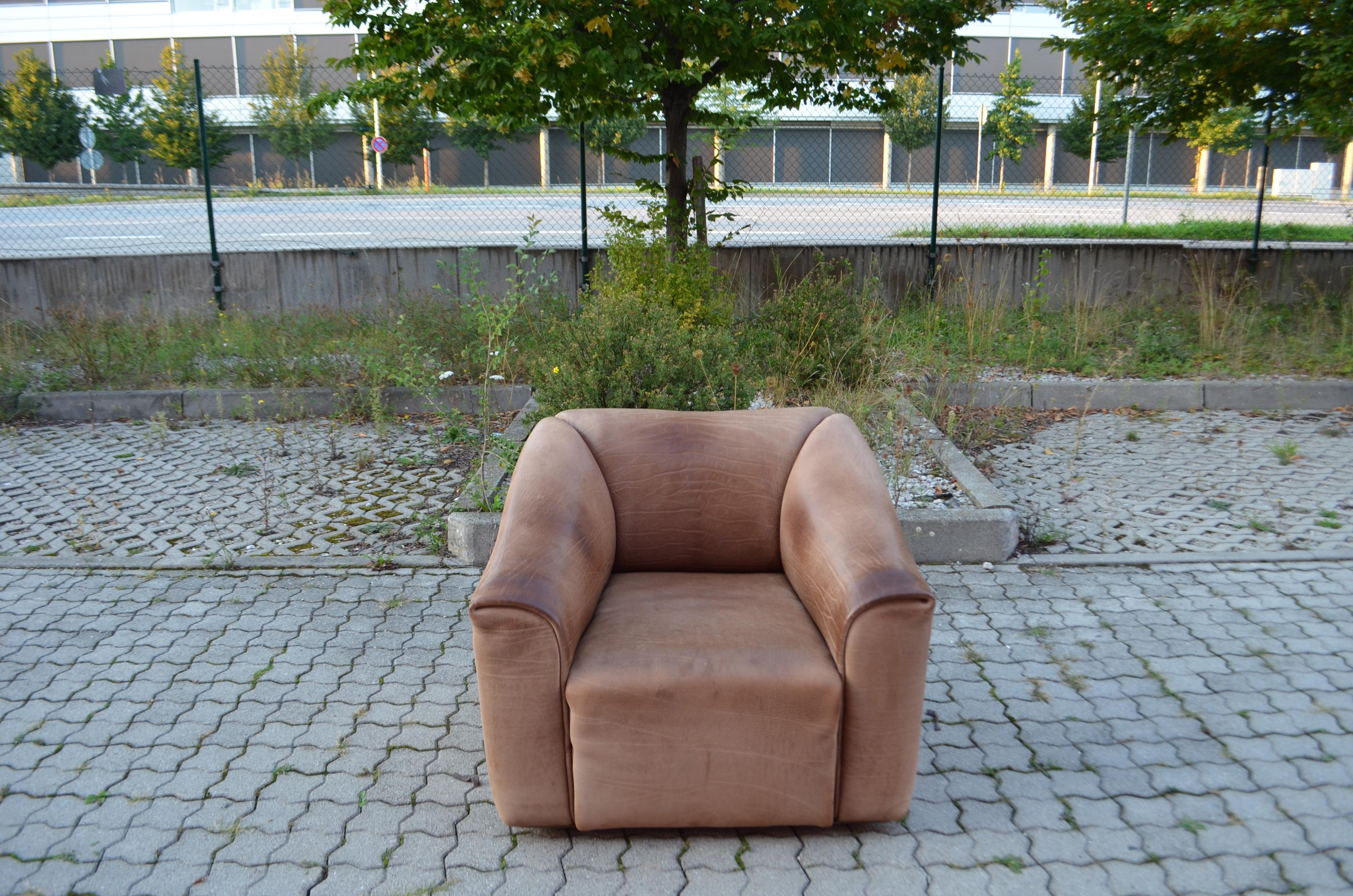 De Sede DS 47 / 01 Nackenleder Sessel.
Dieser DS-47 wurde in der Schweiz von De Sede hergestellt und ist mit 3-5 mm dickem Naturleder gepolstert.
Die Lederfarbe ist braun
Der Sitz ist für mehr Sitzkomfort um 15 cm ausziehbar.
Vintage-Zustand mit