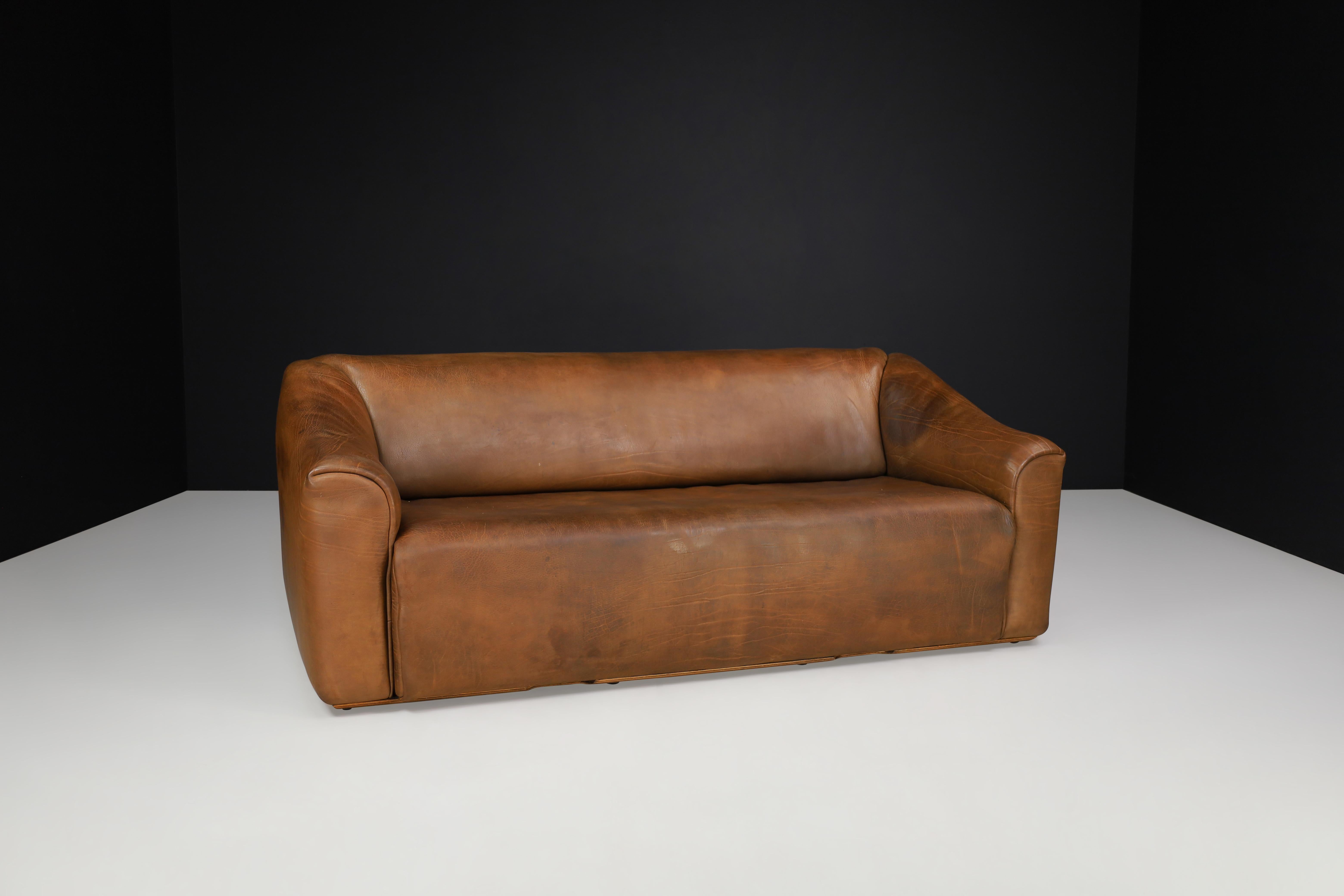 De Sede DS-47 Leder-Sofa mit Neckholder aus der Schweiz, 1970er Jahre   im Zustand „Gut“ in Almelo, NL
