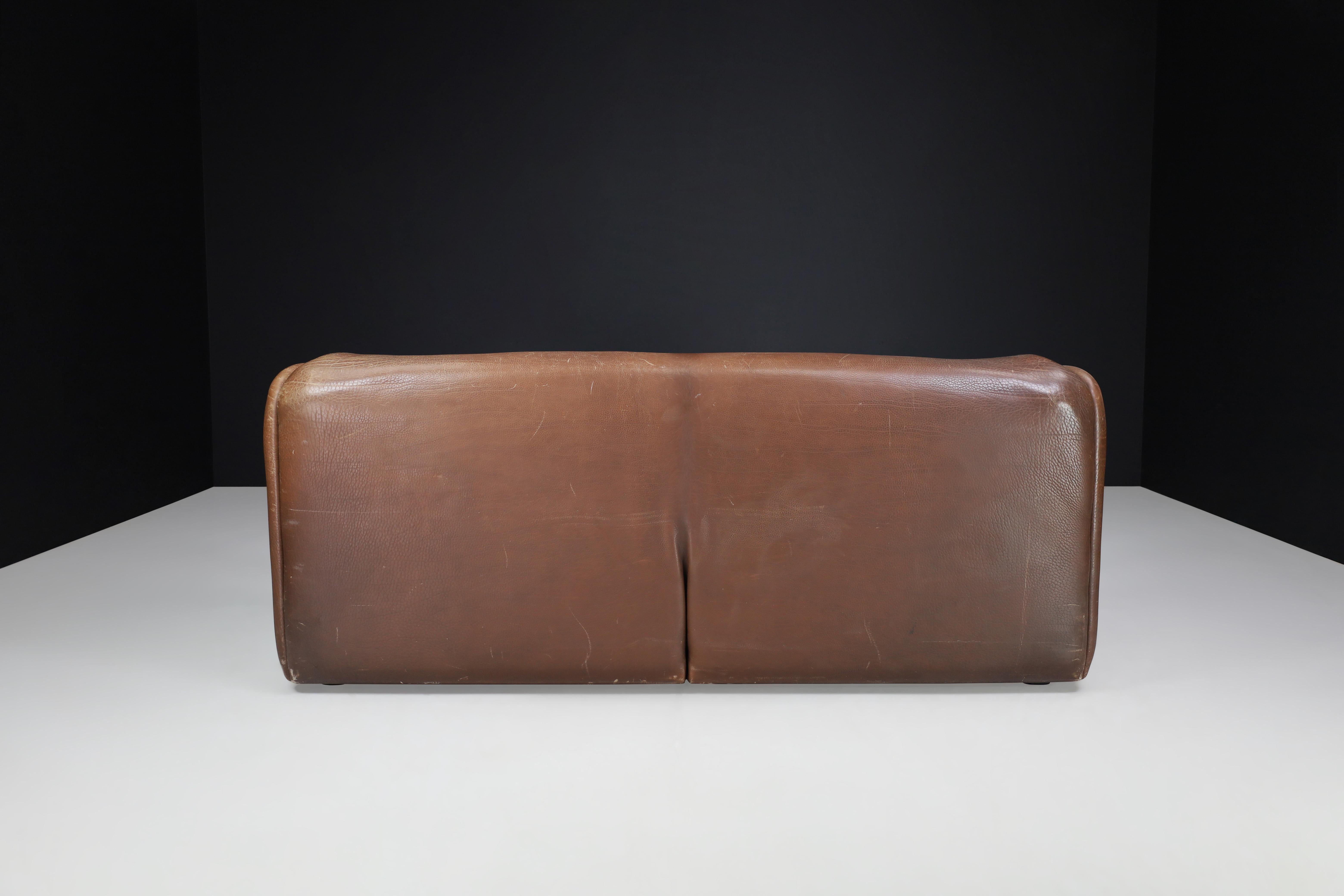 De Sede DS-47 Leder-Sofa mit Neckholder aus der Schweiz, 1970er Jahre   im Zustand „Gut“ im Angebot in Almelo, NL