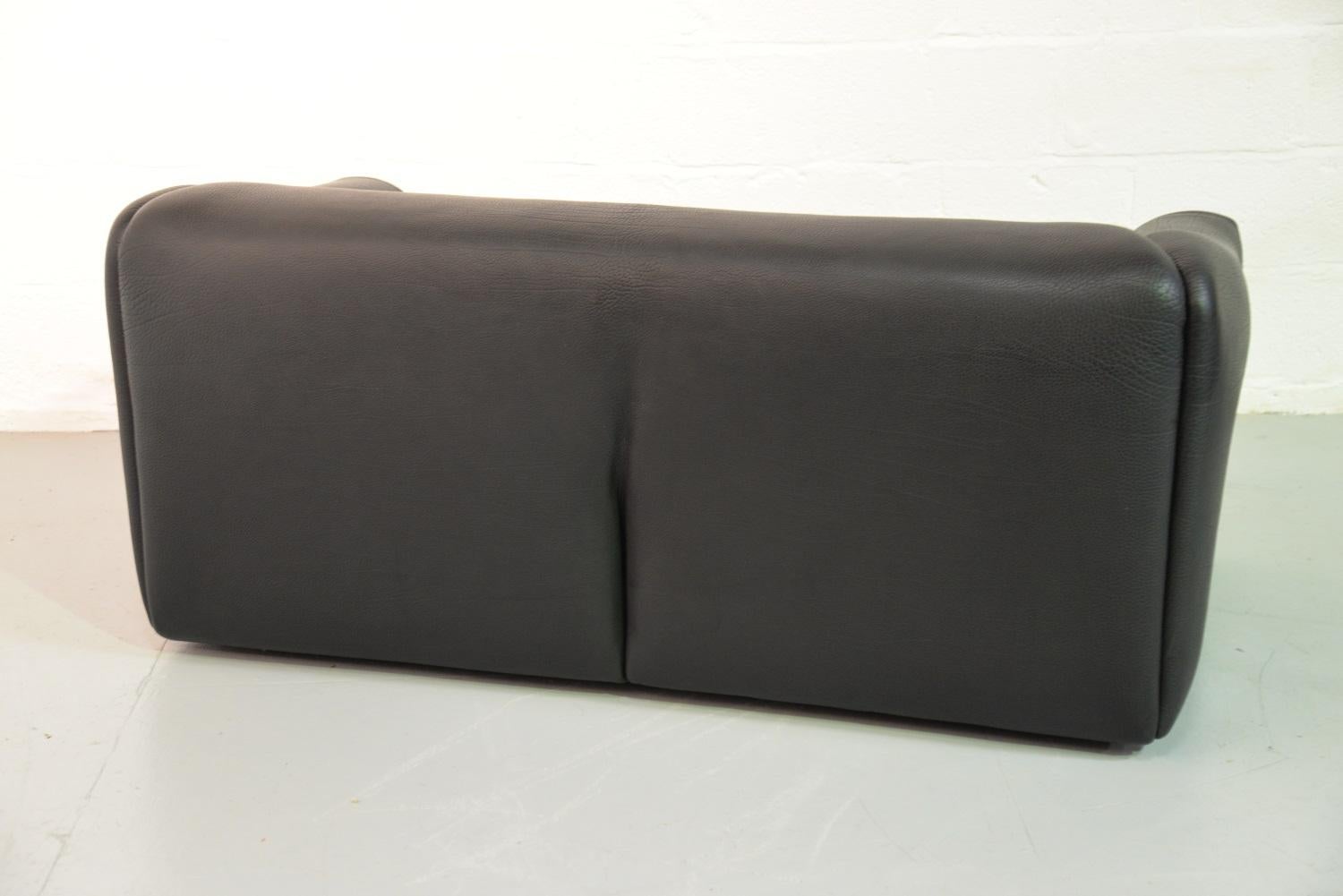 De Sede DS 47 Original Neck Leather Designer Sofas, Switzerland For Sale 4